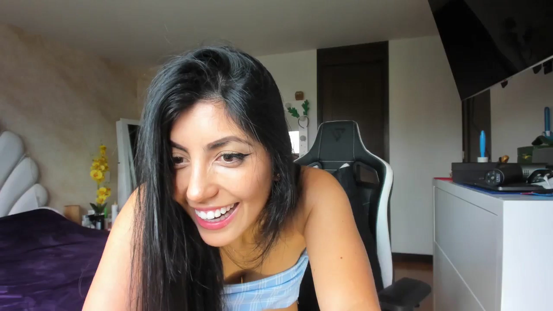 Gallery image thumbnail from leyla_blue's myfreecams stream on, 12/14/2023, 18:31 image 12 of 20