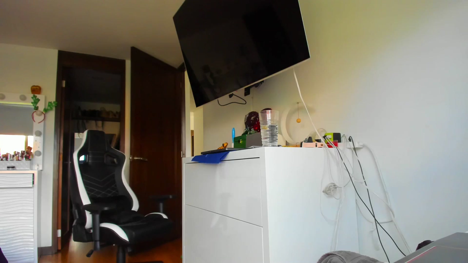 Gallery image thumbnail from leyla_blue's myfreecams stream on, 12/17/2023, 20:22 image 18 of 20