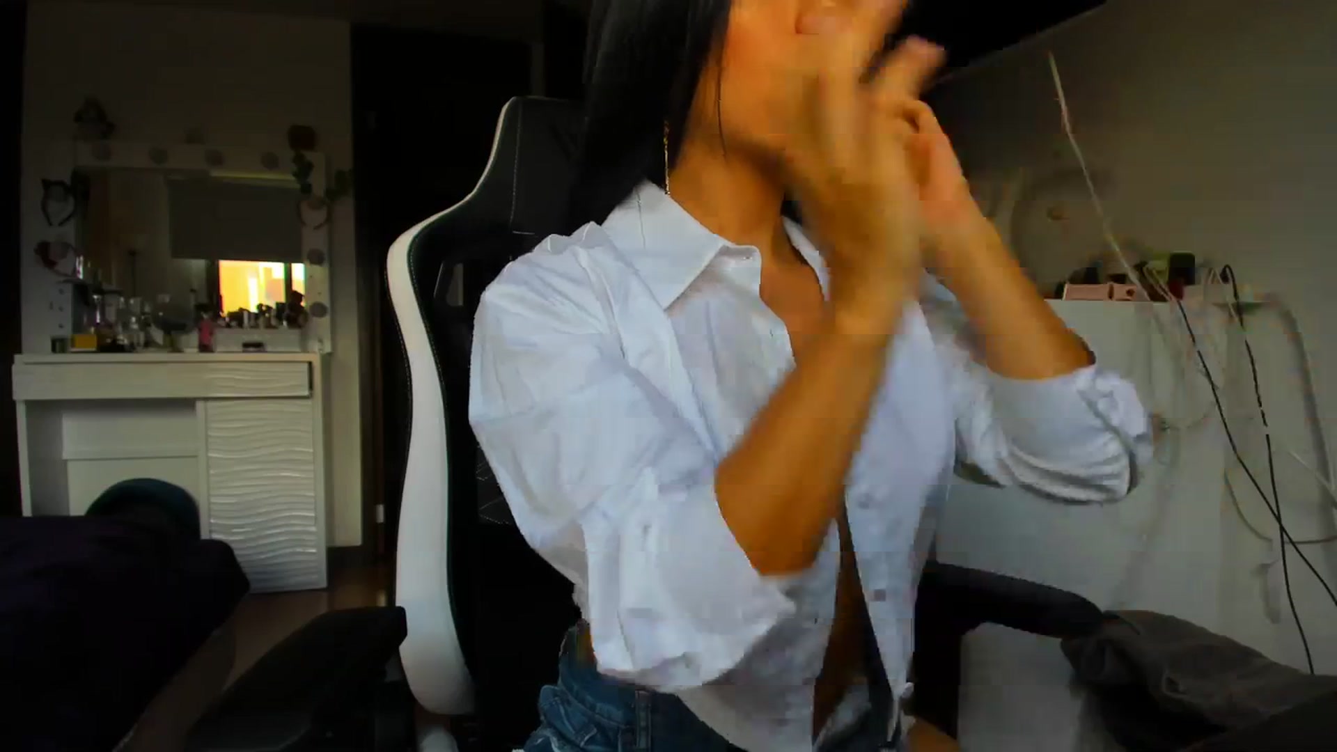 Gallery image thumbnail from leyla_blue's myfreecams stream on, 12/17/2023, 20:22 image 6 of 20