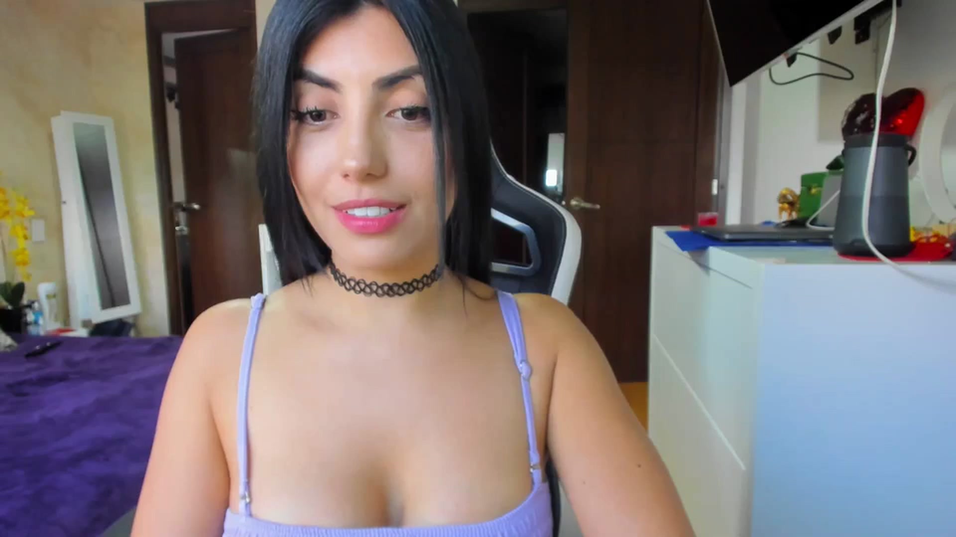 Gallery image thumbnail from leyla_blue's myfreecams stream on, 12/27/2023, 17:10 image 3 of 20