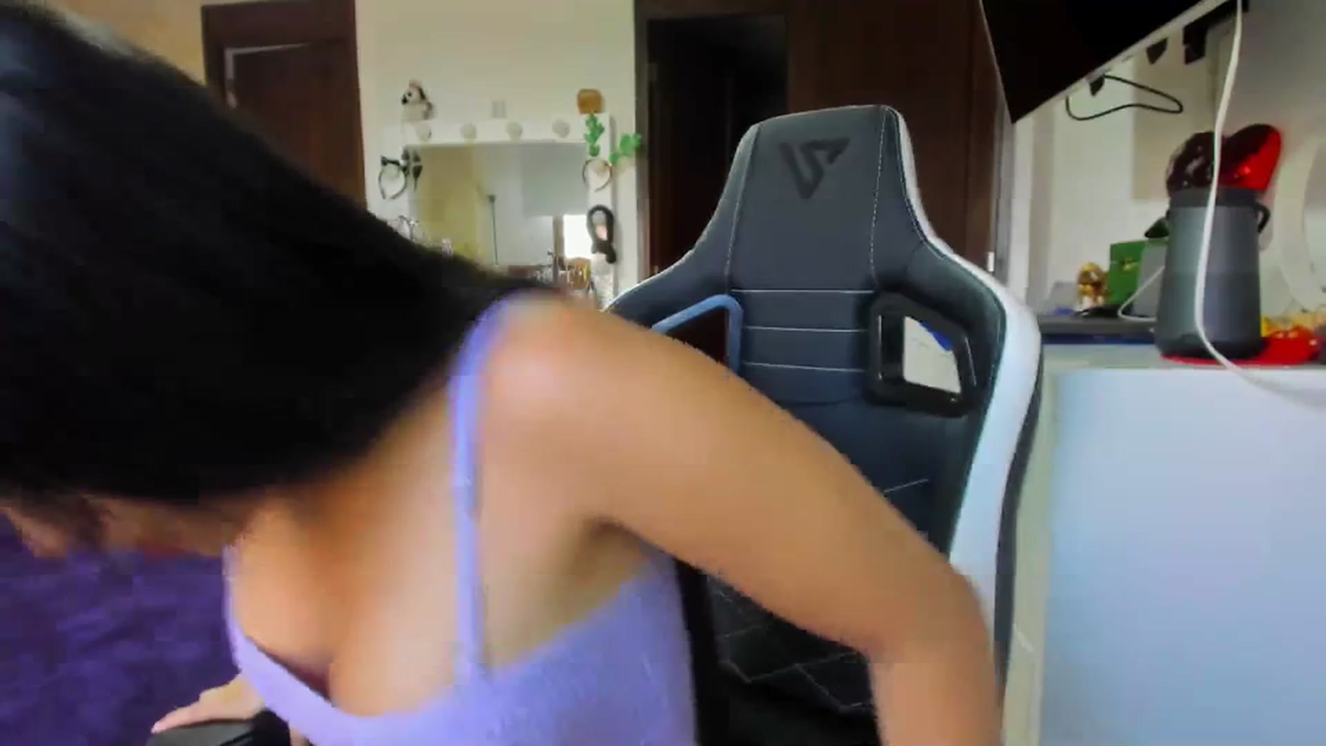 Gallery image thumbnail from leyla_blue's myfreecams stream on, 12/27/2023, 17:10 image 5 of 20