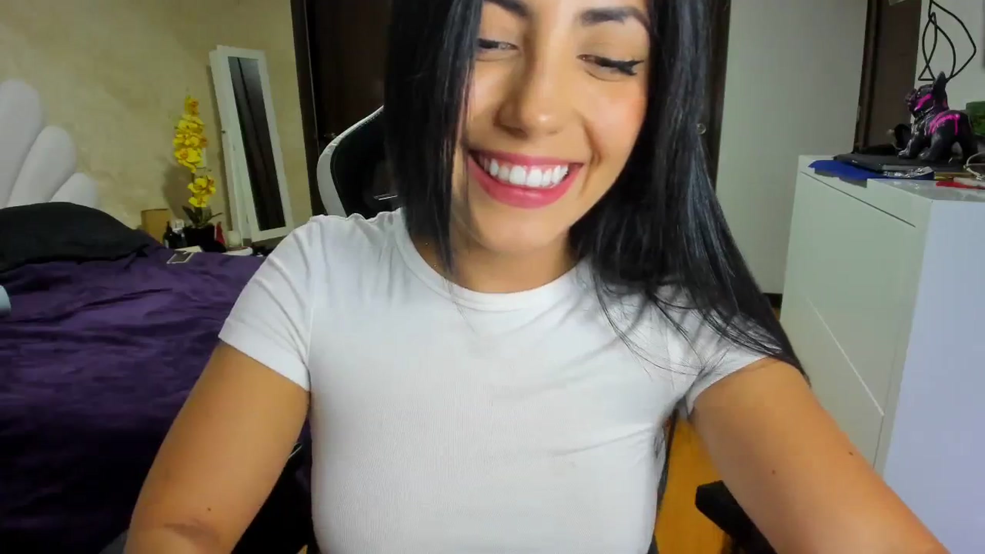 Gallery image thumbnail from leyla_blue's myfreecams stream on, 01/16/2024, 01:20 image 10 of 20