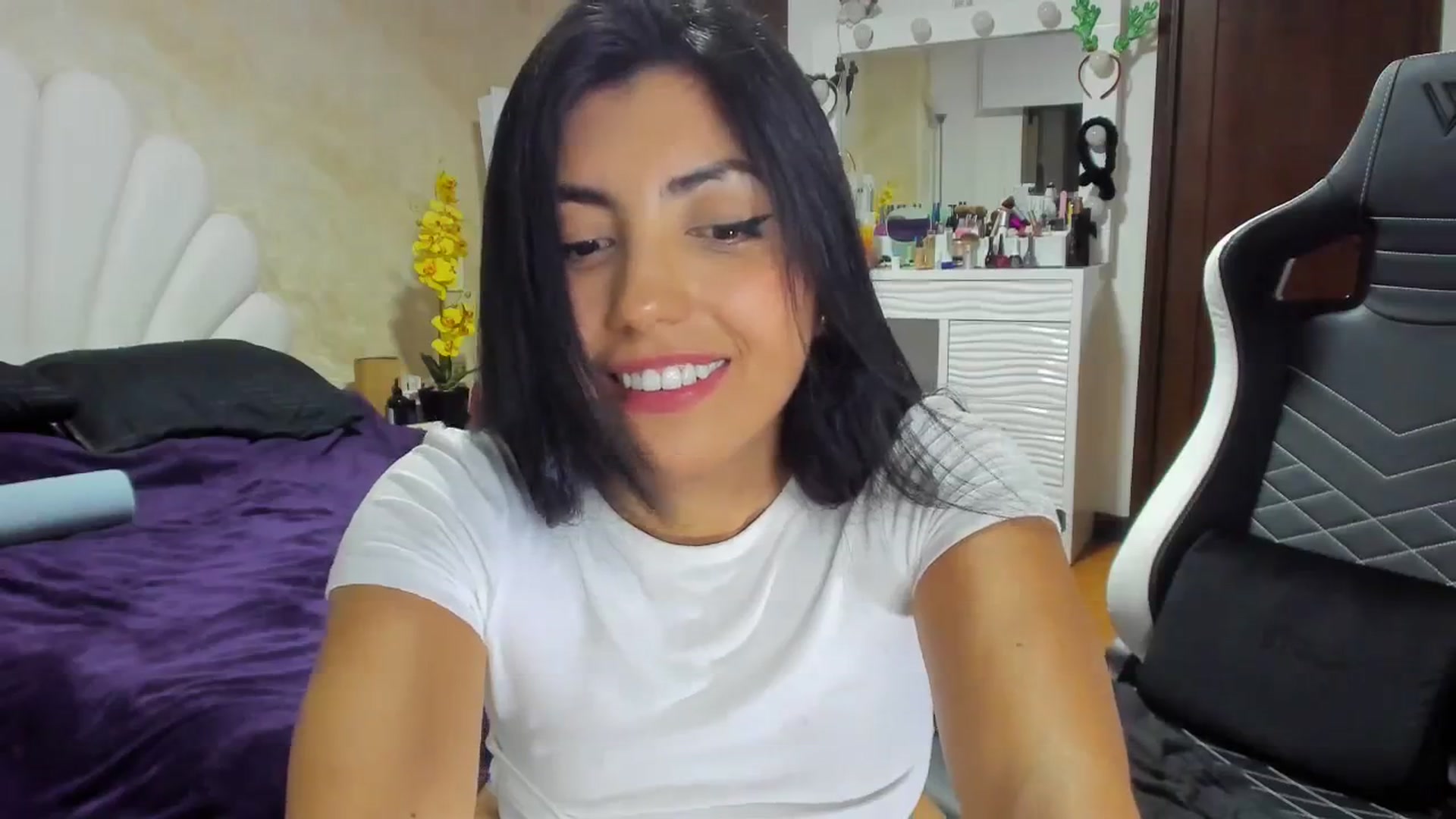 Gallery image thumbnail from leyla_blue's myfreecams stream on, 01/16/2024, 03:14 image 12 of 20