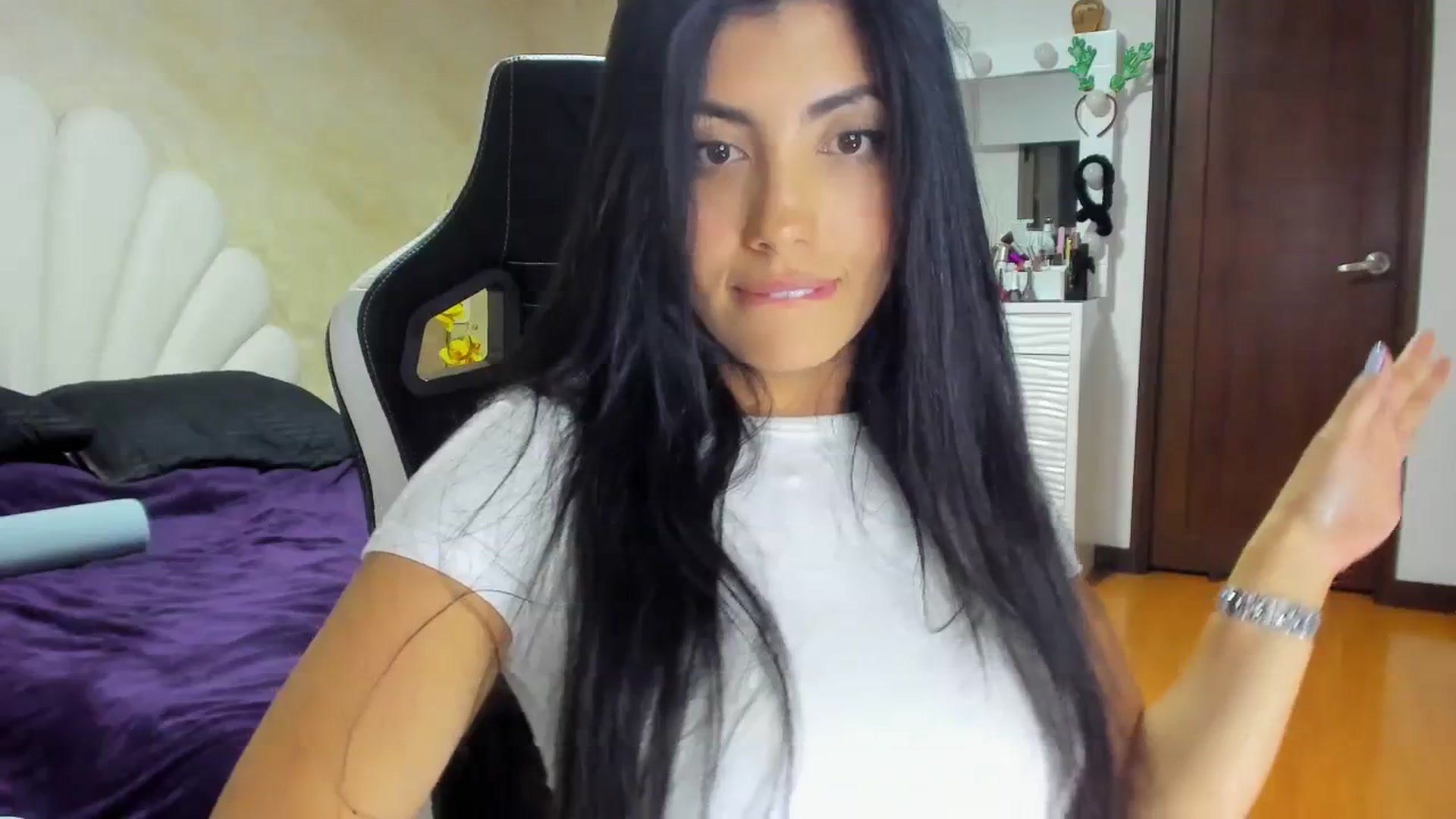 Gallery image thumbnail from leyla_blue's myfreecams stream on, 01/16/2024, 03:14 image 19 of 20
