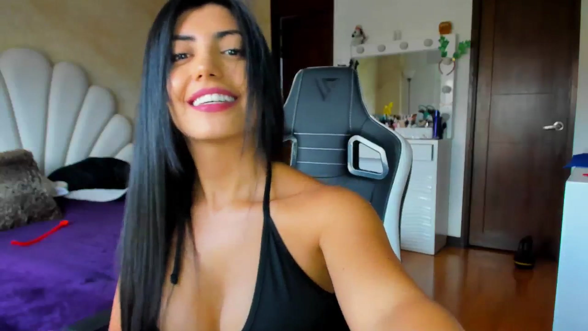 Gallery image thumbnail from leyla_blue's myfreecams stream on, 02/10/2024, 18:07 image 2 of 20