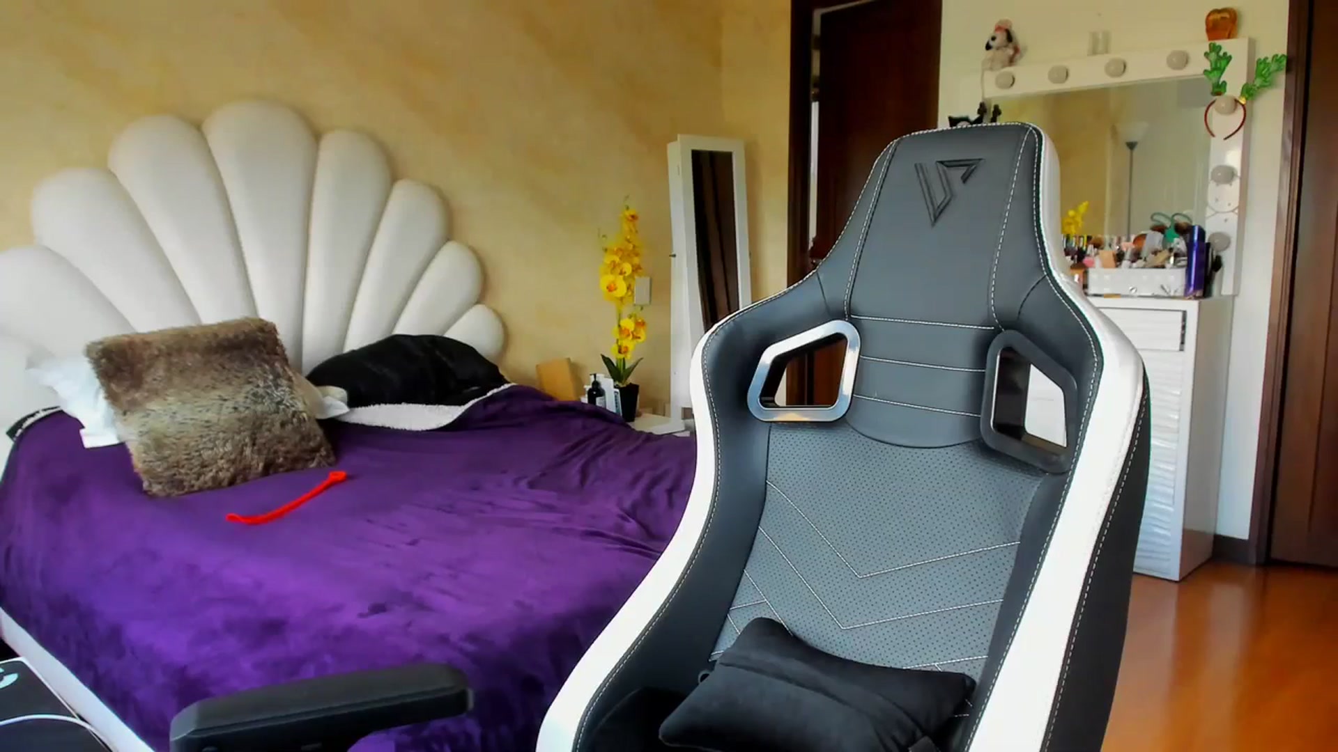 Gallery image thumbnail from leyla_blue's myfreecams stream on, 02/10/2024, 18:07 image 5 of 20