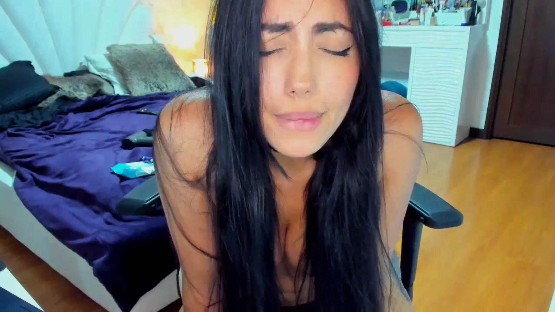 Gallery image thumbnail from leyla_blue's myfreecams stream on, 02/20/2024, 04:28 image 16 of 20
