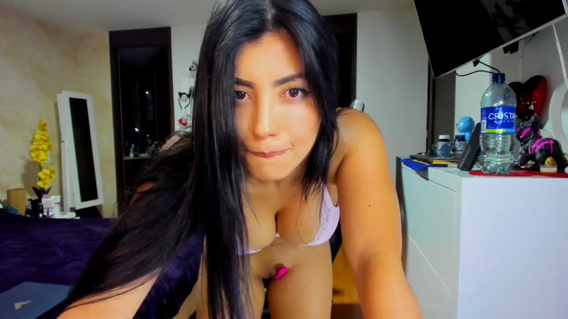 Gallery image thumbnail from leyla_blue's myfreecams stream on, 02/24/2024, 02:18 image 19 of 20