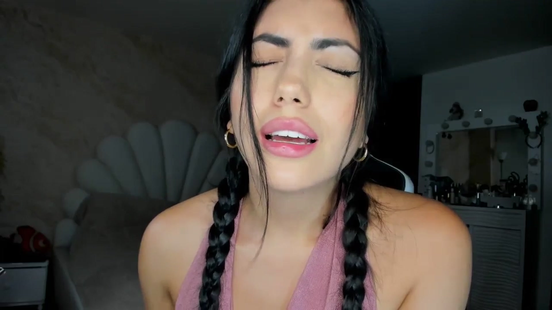 Gallery image thumbnail from leyla_blue's myfreecams stream on, 06/22/2024, 02:24 image 13 of 20