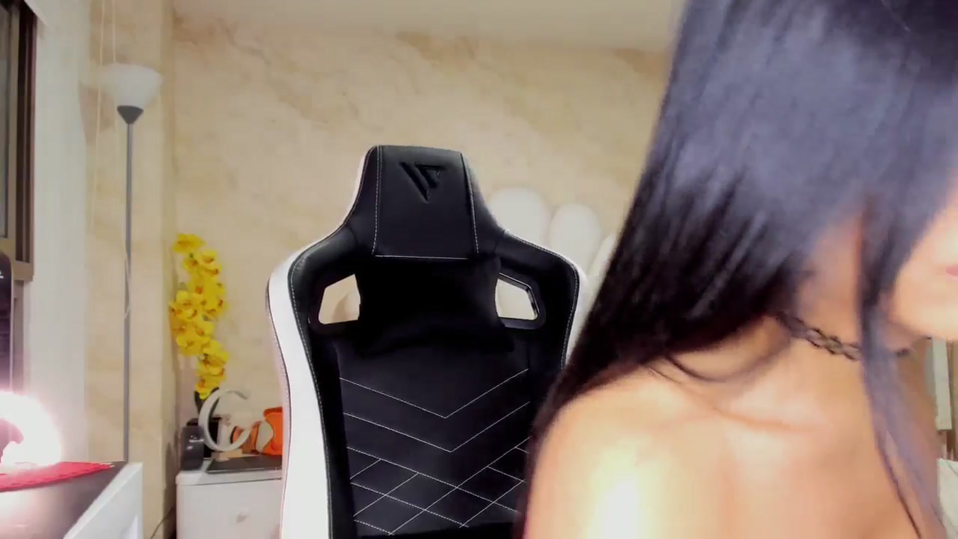 Gallery image thumbnail from leyla_blue's myfreecams stream on, 06/25/2024, 24:12 image 8 of 20