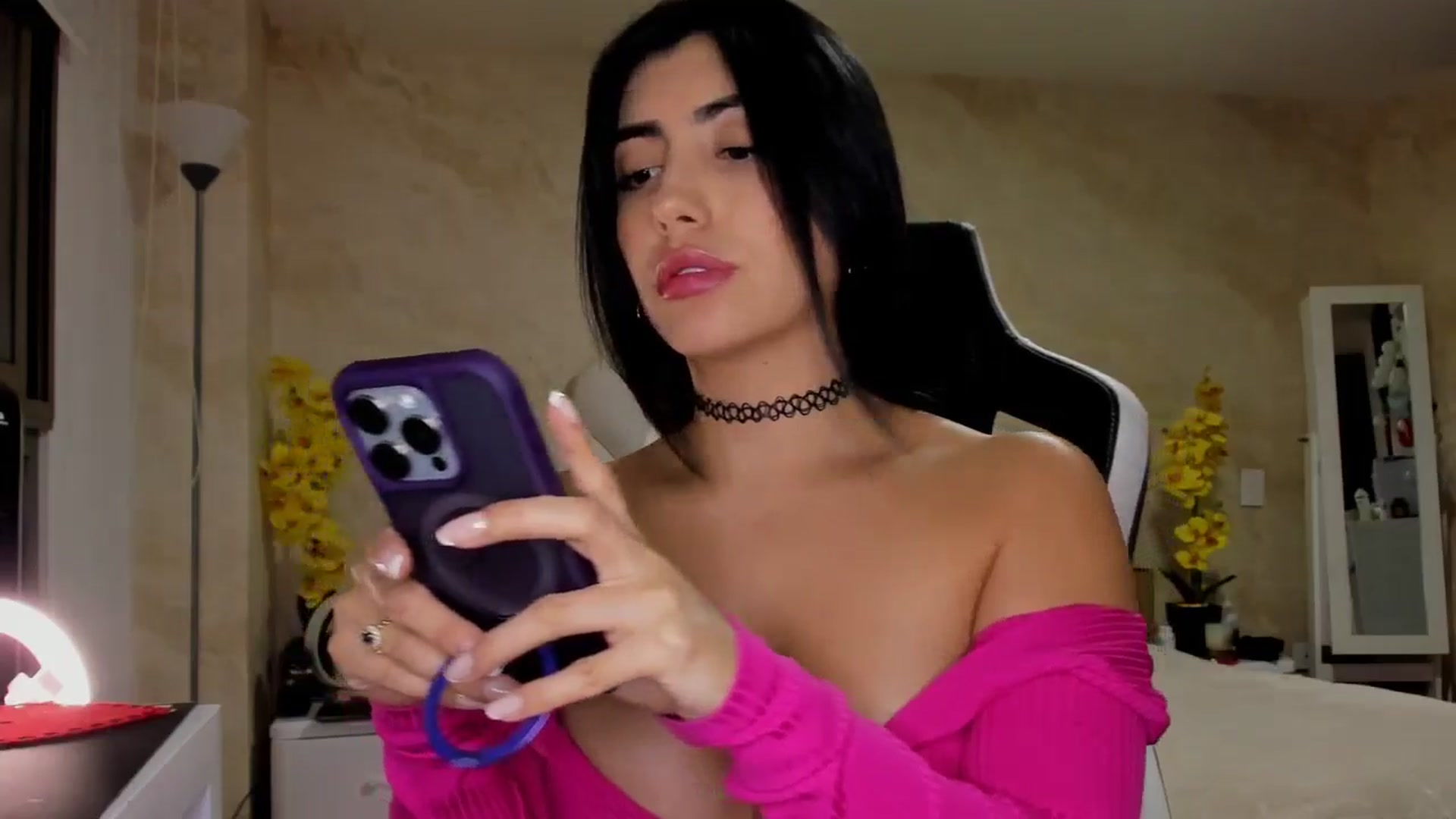 Gallery image thumbnail from leyla_blue's myfreecams stream on, 06/25/2024, 24:12 image 11 of 20