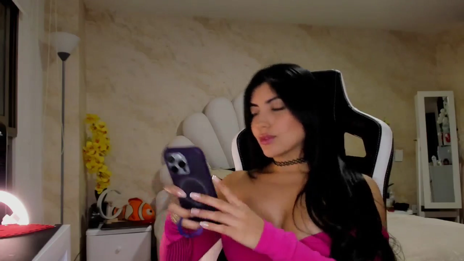 Gallery image thumbnail from leyla_blue's myfreecams stream on, 06/25/2024, 24:12 image 13 of 20
