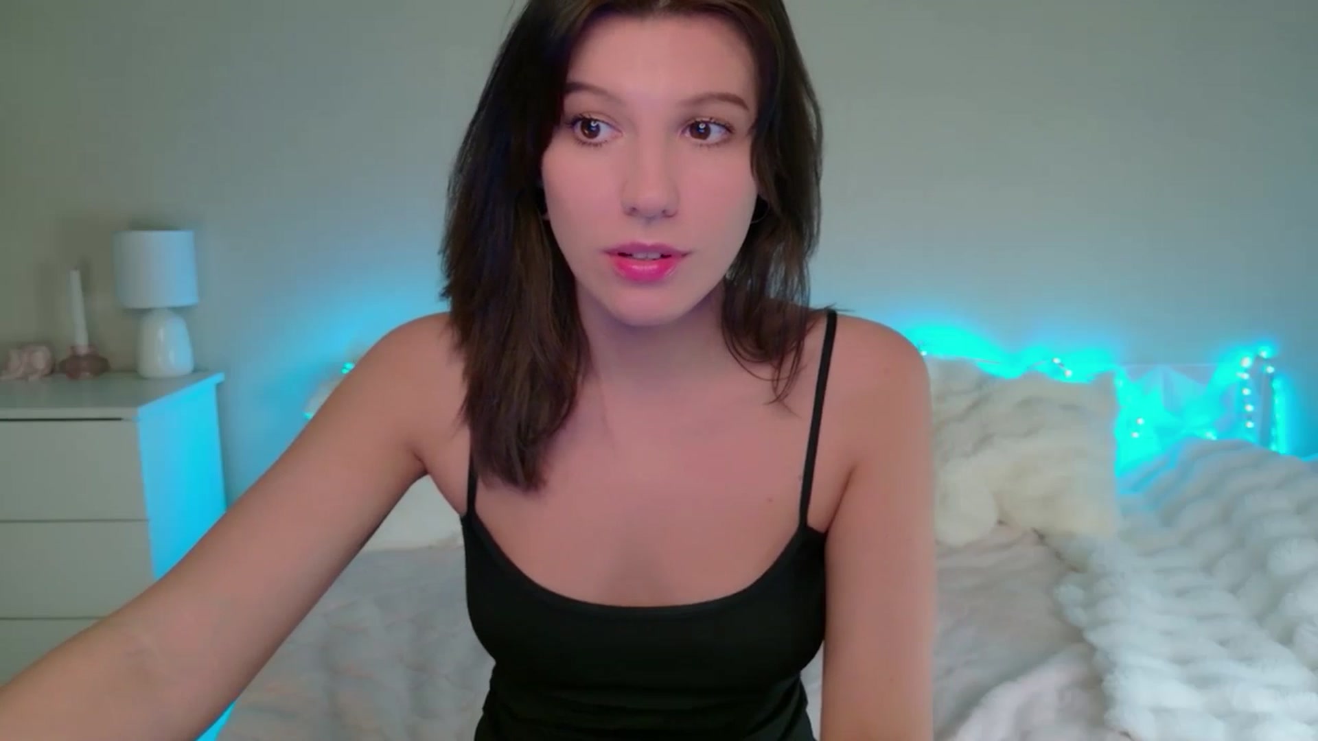 Gallery image thumbnail from liaxroze's myfreecams stream on, 04/07/2026, 11:58 image 4 of 20