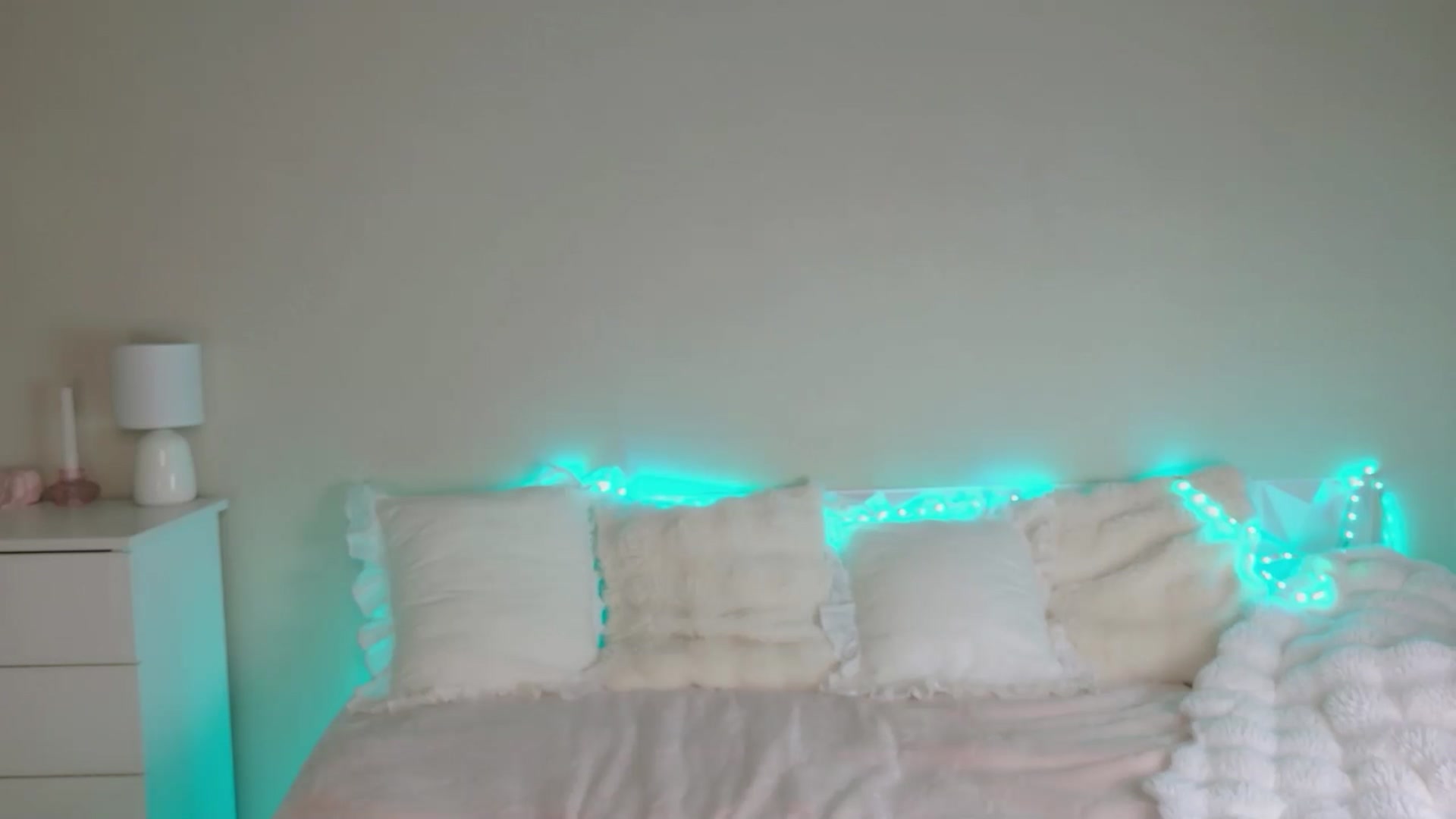 Gallery image thumbnail from liaxroze's myfreecams stream on, 04/08/2026, 14:00 image 19 of 20