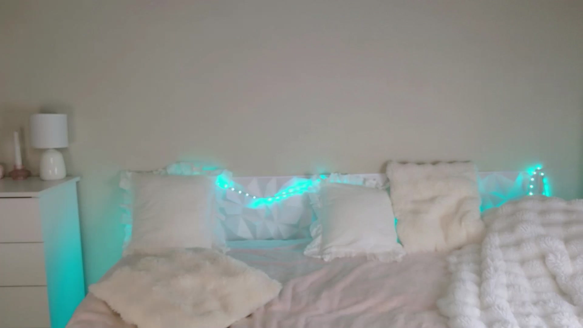 Gallery image thumbnail from liaxroze's myfreecams stream on, 04/10/2026, 15:16 image 20 of 20