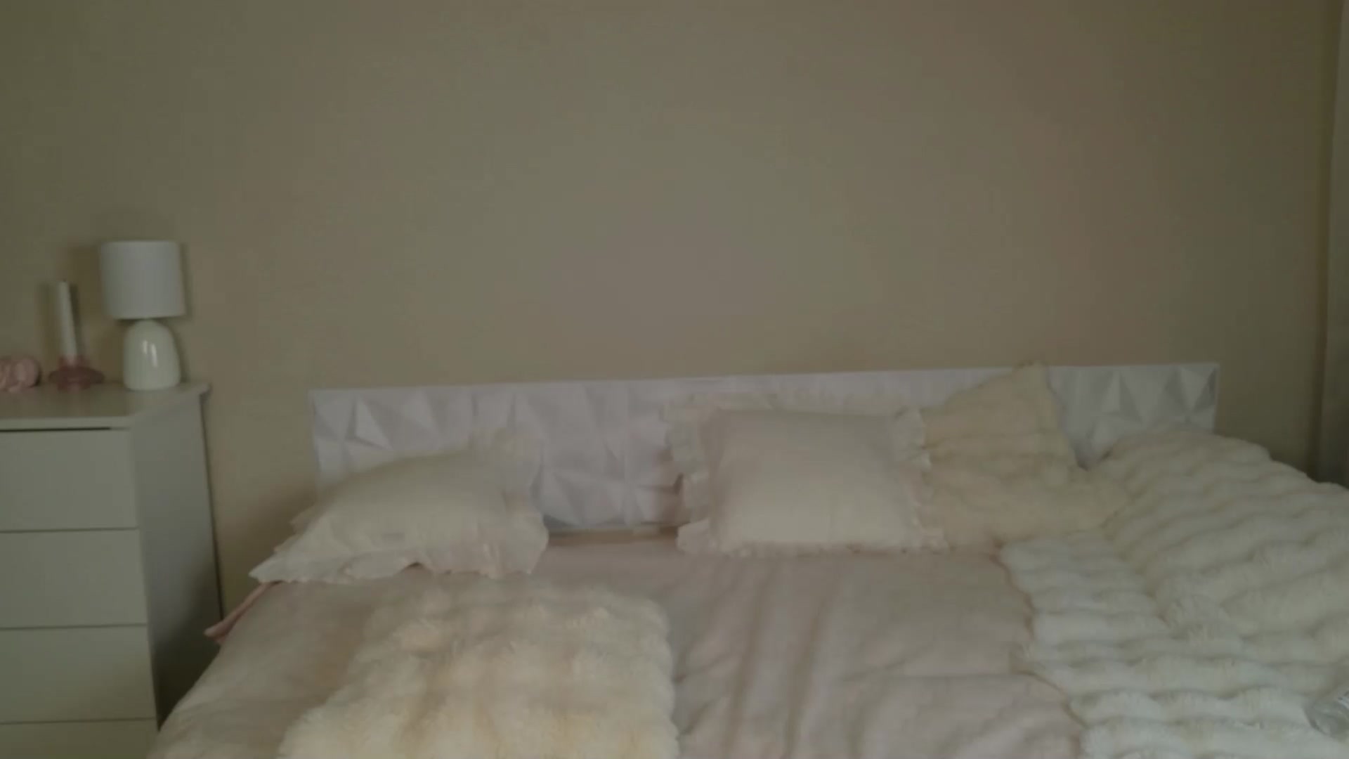 Gallery image thumbnail from liaxroze's myfreecams stream on, 04/13/2026, 17:30 image 15 of 20