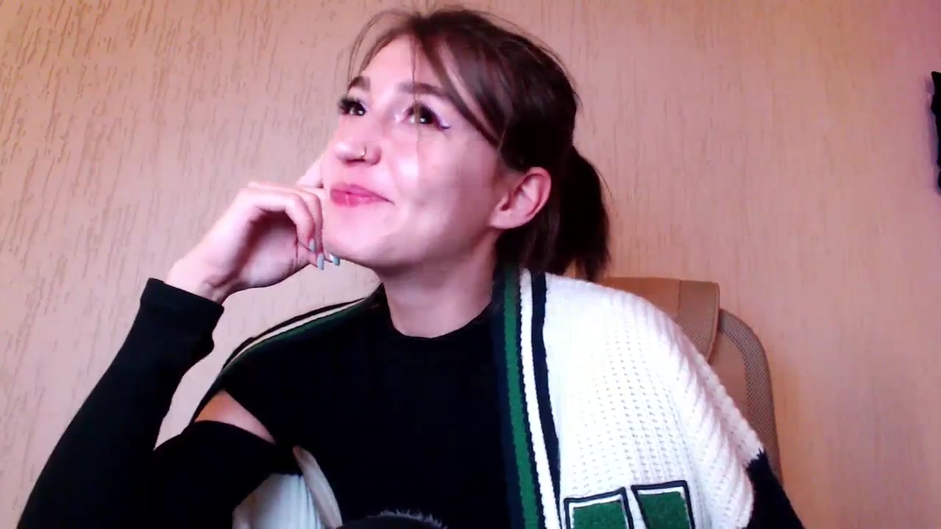 Gallery image thumbnail from lifethebest's myfreecams stream on, 10/18/2023, 09:22 image 2 of 20