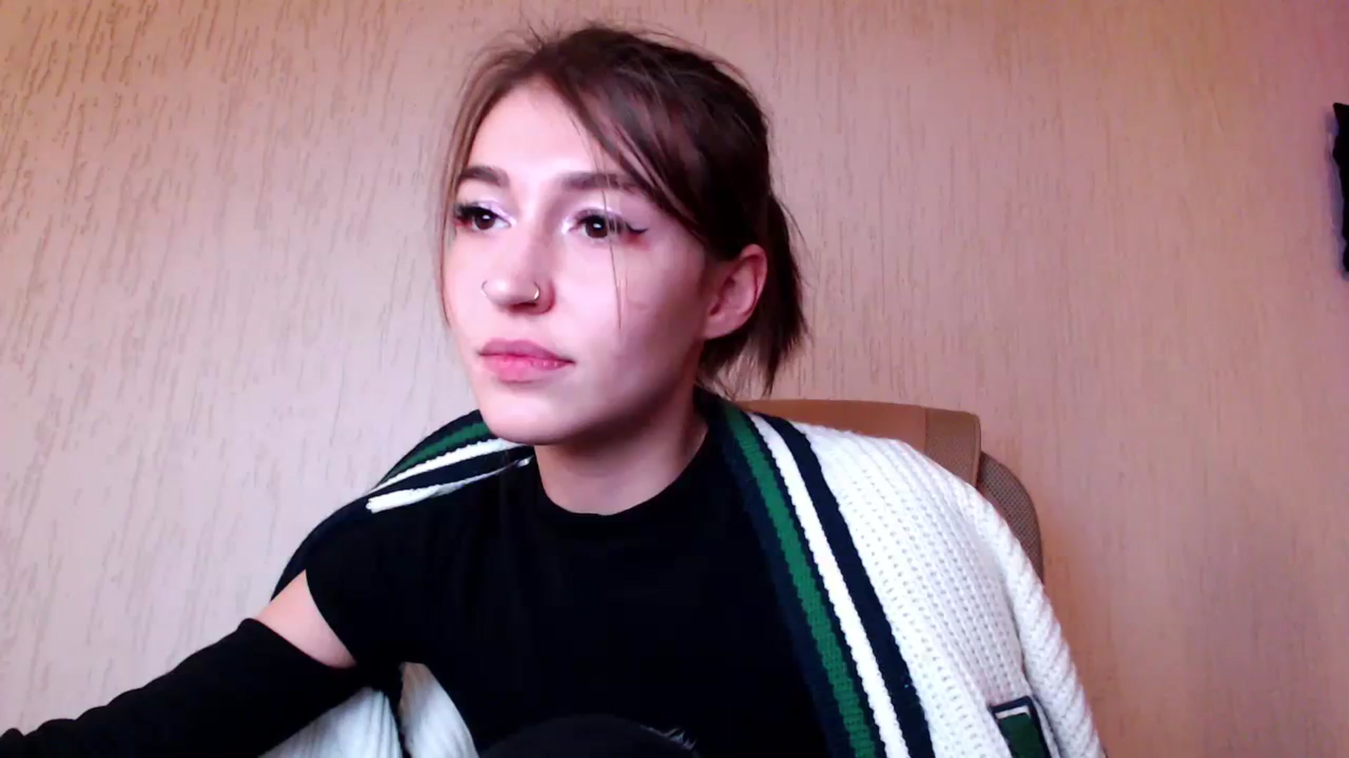 Gallery image thumbnail from lifethebest's myfreecams stream on, 10/18/2023, 09:22 image 6 of 20