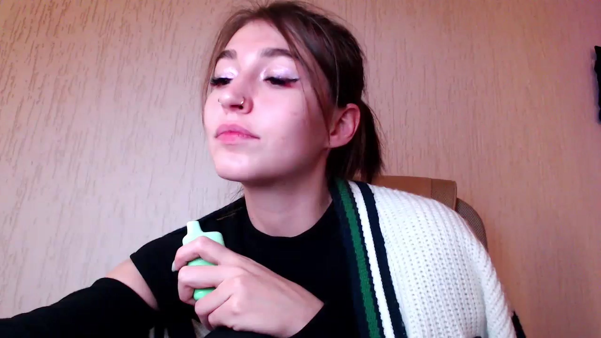 Gallery image thumbnail from lifethebest's myfreecams stream on, 10/18/2023, 09:22 image 4 of 20