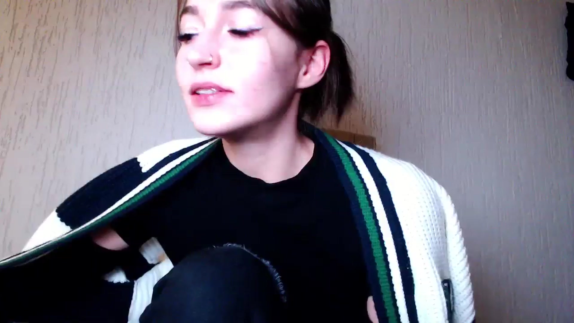 Gallery image thumbnail from lifethebest's myfreecams stream on, 10/18/2023, 09:22 image 11 of 20