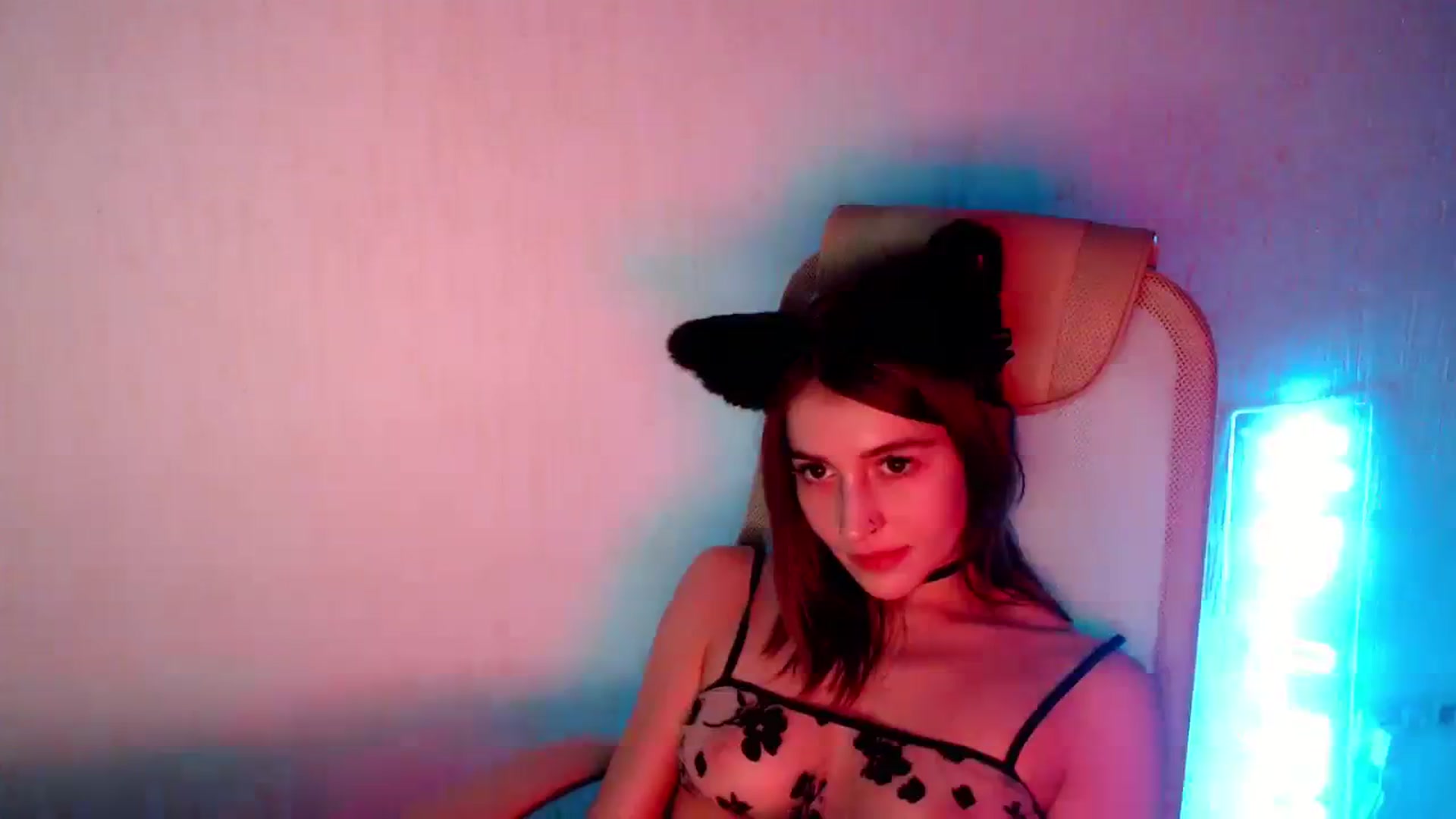 Gallery image thumbnail from lifethebest's myfreecams stream on, 10/31/2023, 08:10 image 16 of 20