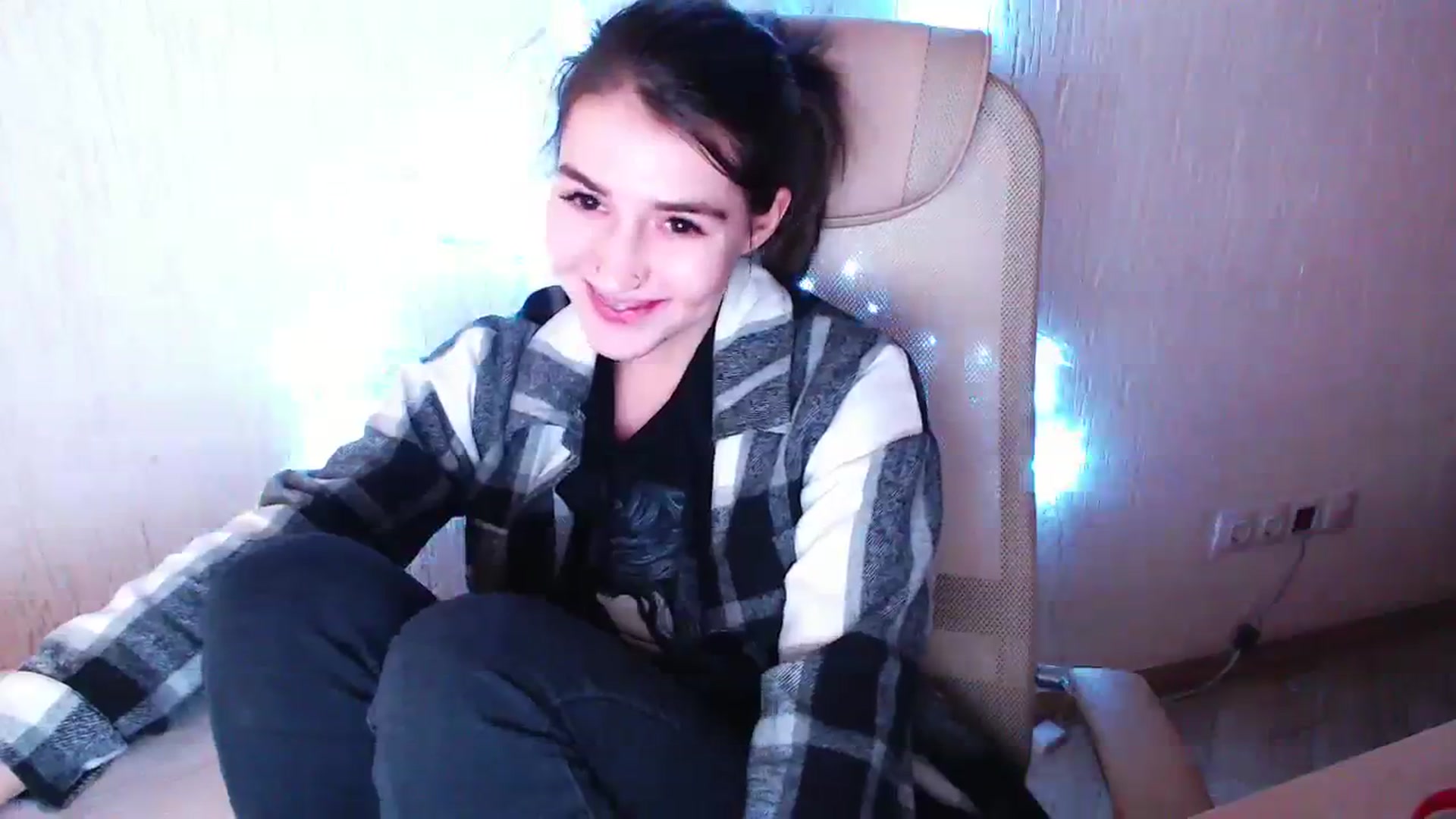 Gallery image thumbnail from lifethebest's myfreecams stream on, 01/18/2024, 03:39 image 6 of 20