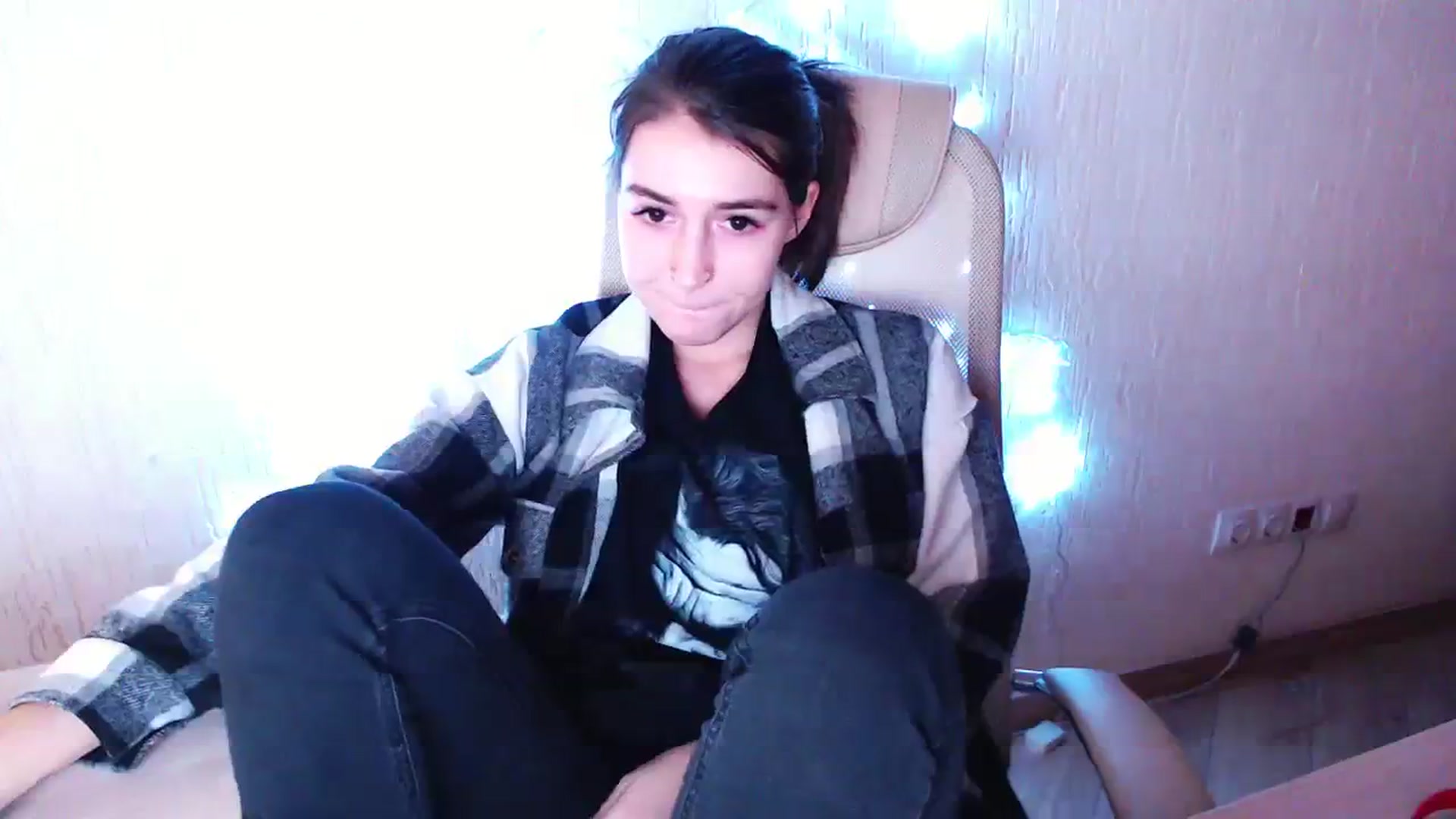Gallery image thumbnail from lifethebest's myfreecams stream on, 01/18/2024, 03:39 image 4 of 20