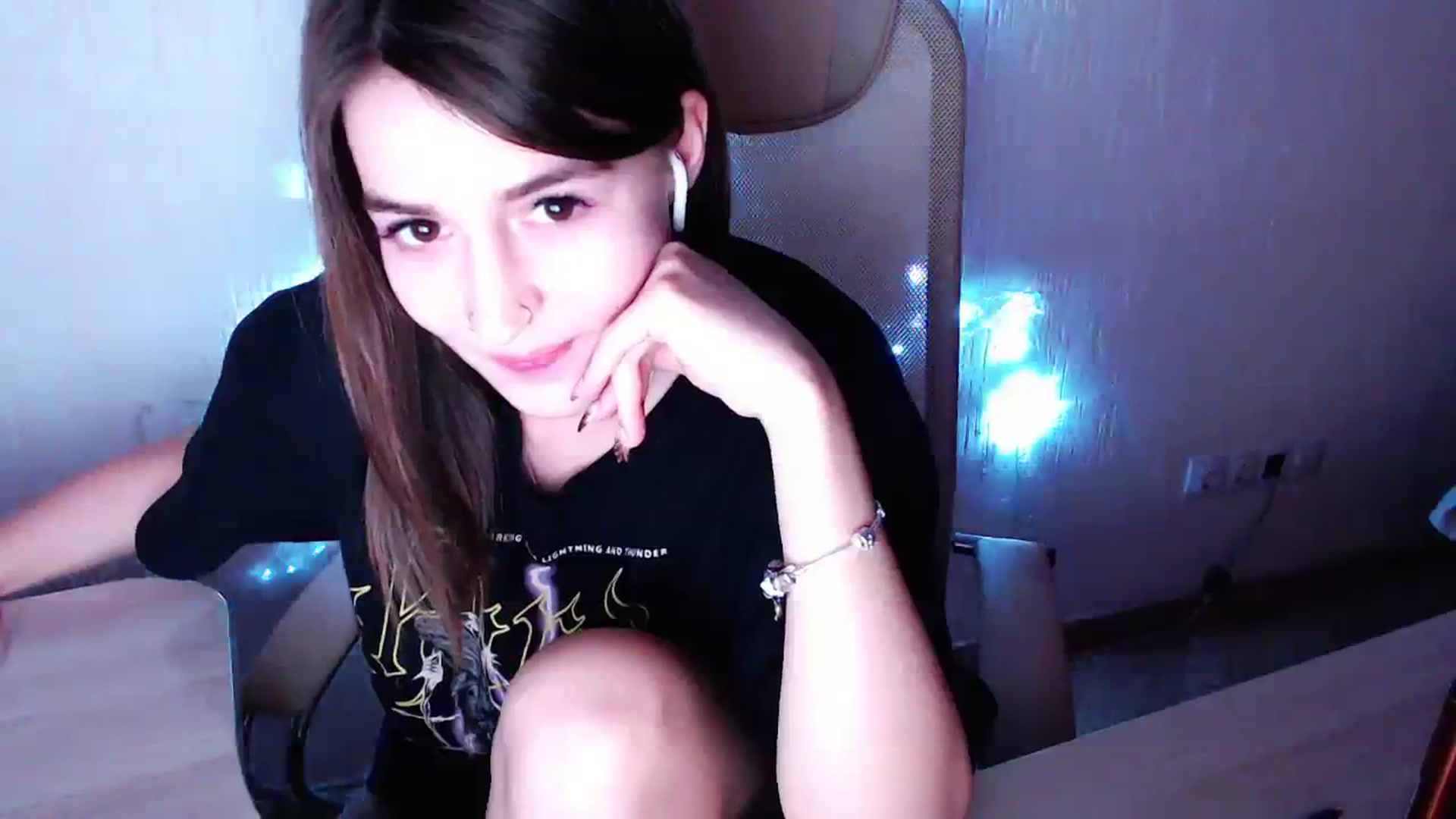 Gallery image thumbnail from lifethebest's myfreecams stream on, 01/21/2024, 08:02 image 14 of 20