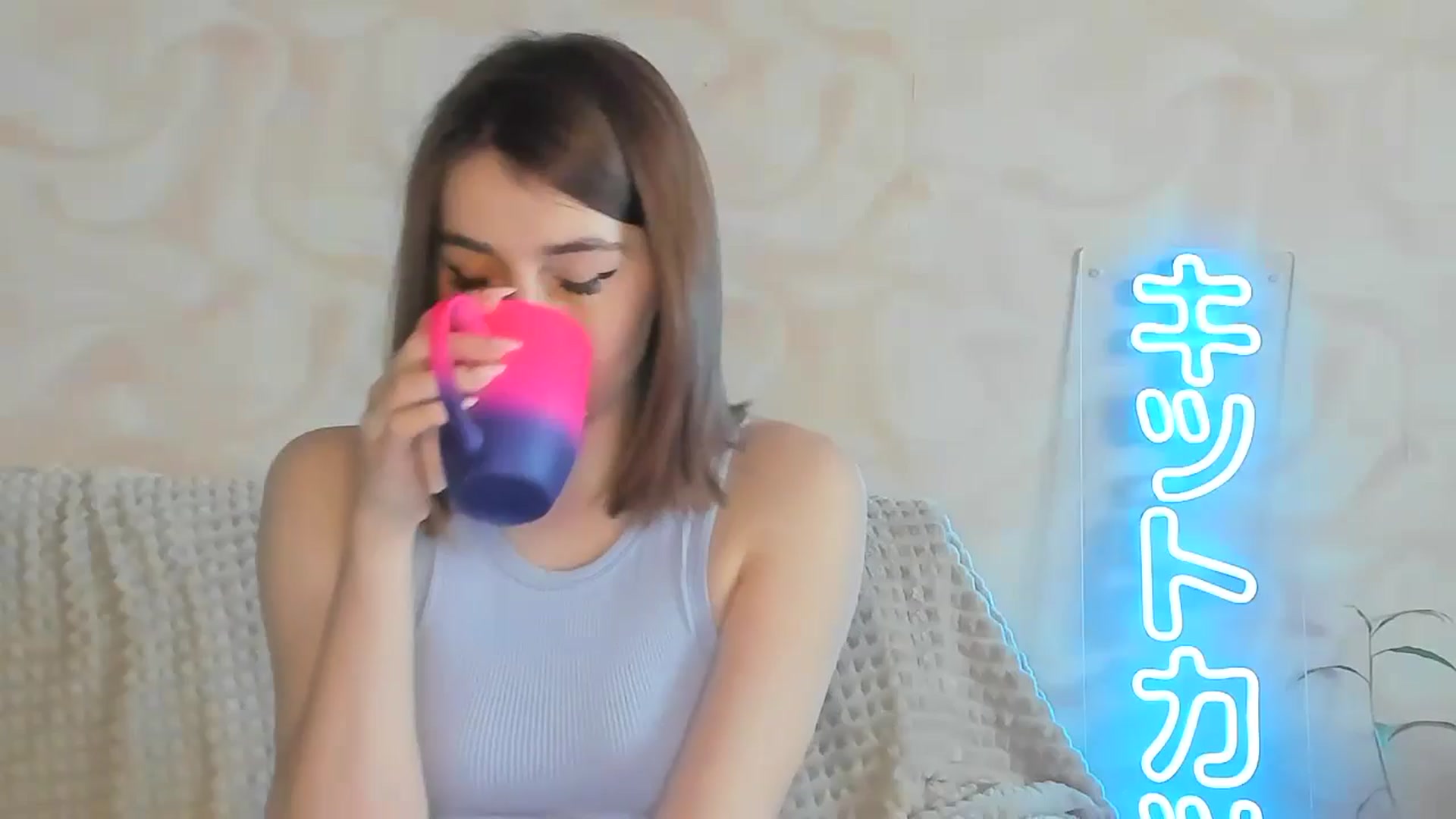 Gallery image thumbnail from lifethebest's myfreecams stream on, 05/20/2024, 02:41 image 13 of 20