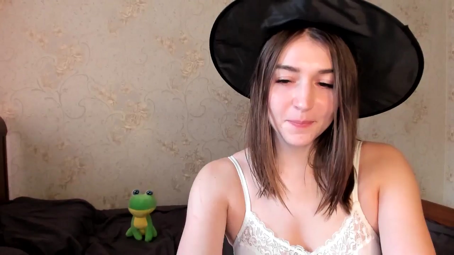 Gallery image thumbnail from lifethebest's myfreecams stream on, 10/14/2024, 08:43 image 3 of 20