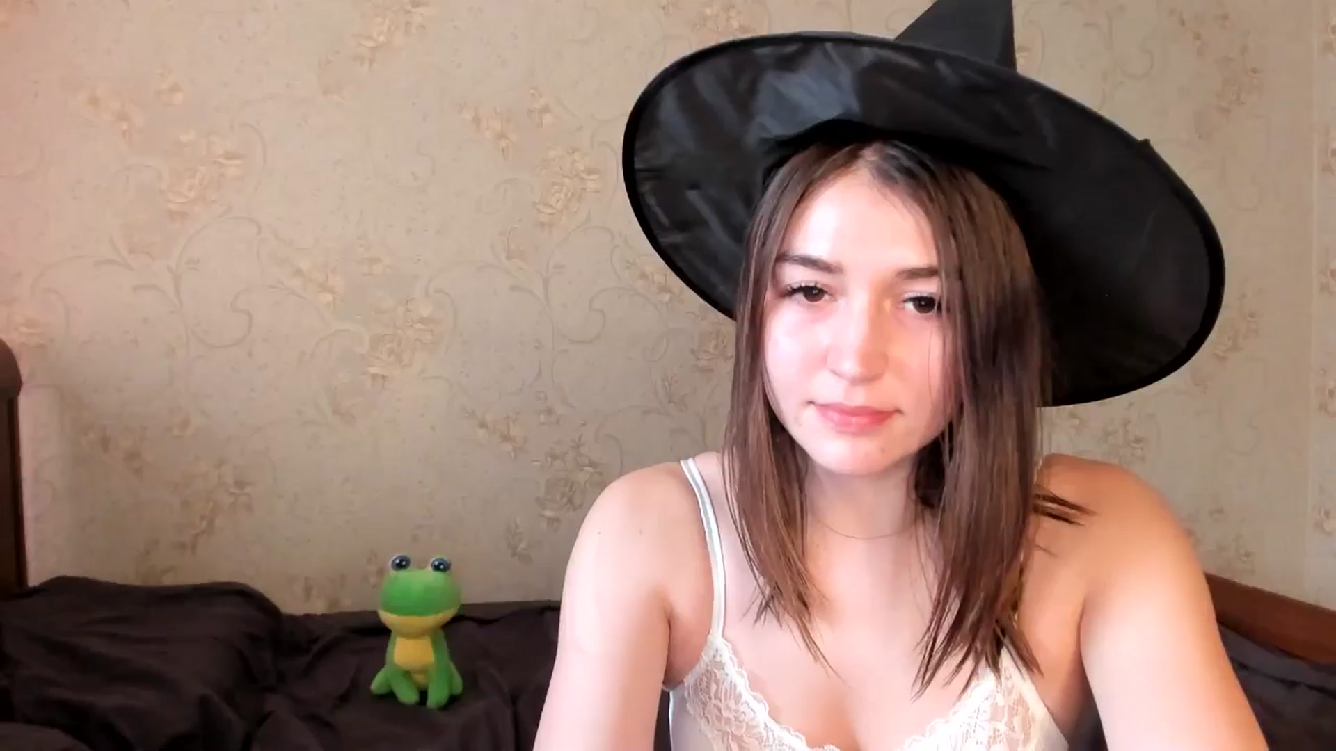 Gallery image thumbnail from lifethebest's myfreecams stream on, 10/14/2024, 08:43 image 5 of 20