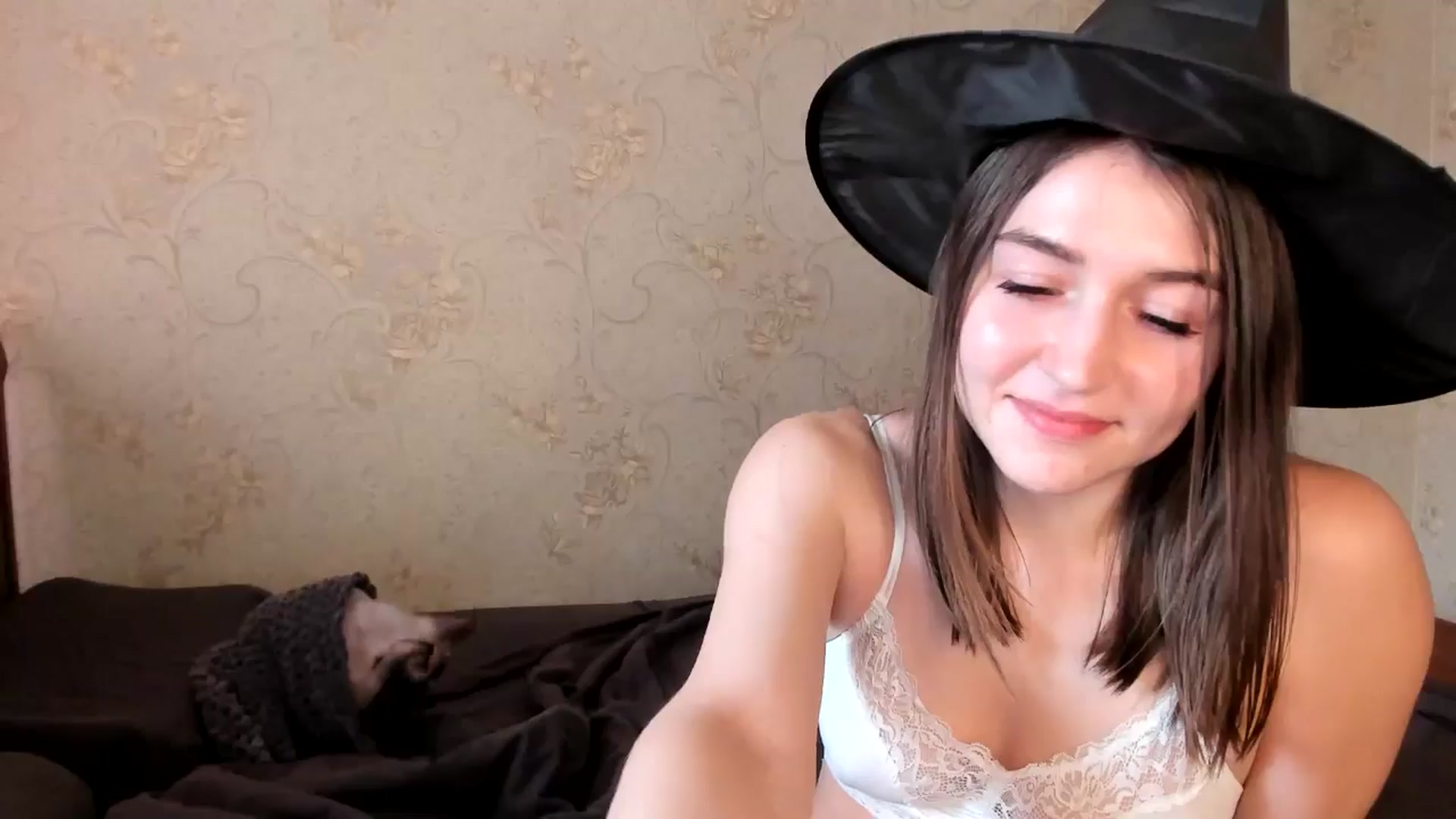 Gallery image thumbnail from lifethebest's myfreecams stream on, 10/14/2024, 08:43 image 19 of 20
