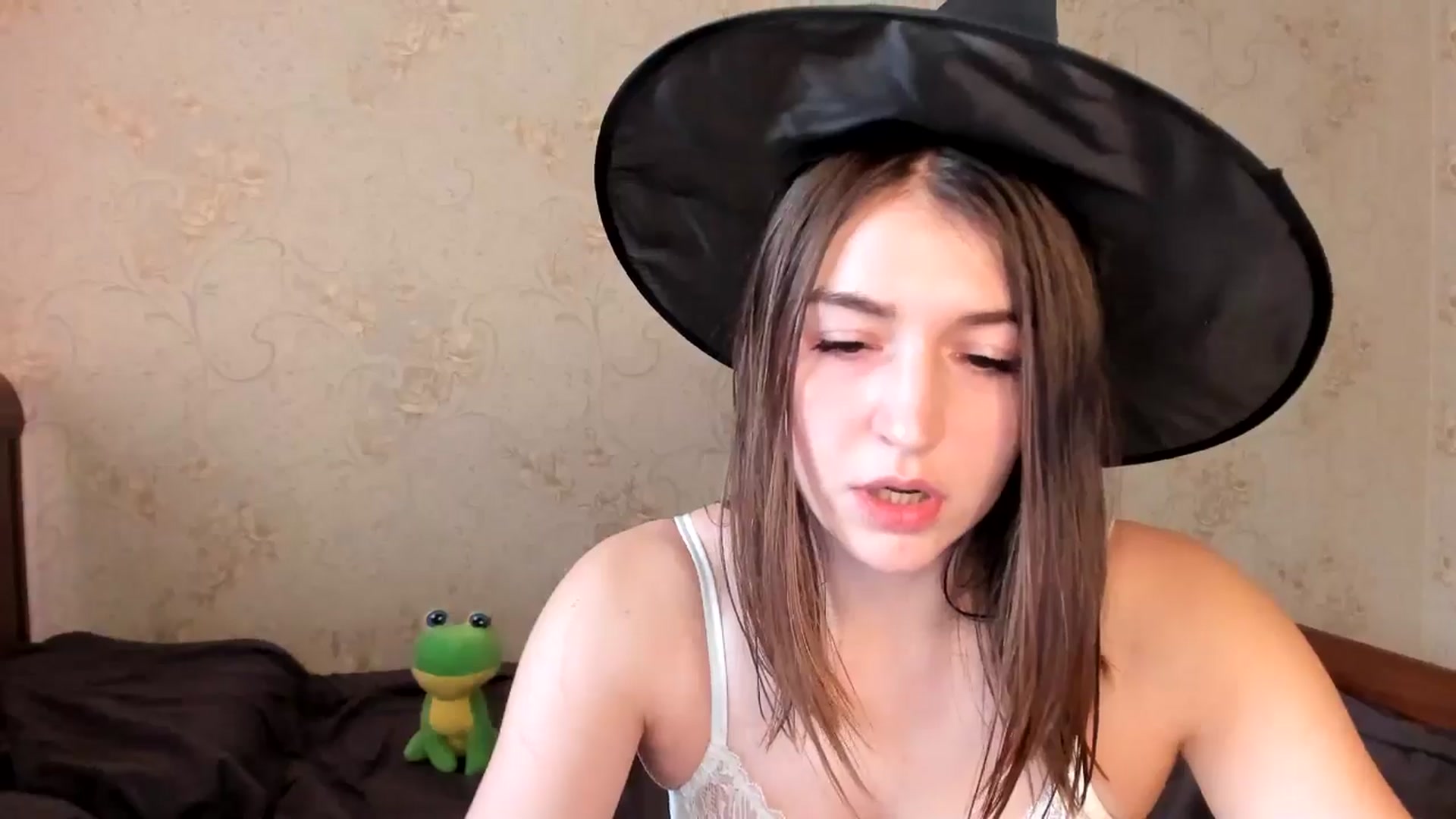 Gallery image thumbnail from lifethebest's myfreecams stream on, 10/14/2024, 08:43 image 6 of 20