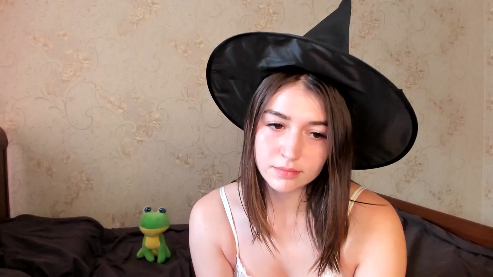 Gallery image thumbnail from lifethebest's myfreecams stream on, 10/14/2024, 08:43 image 4 of 20
