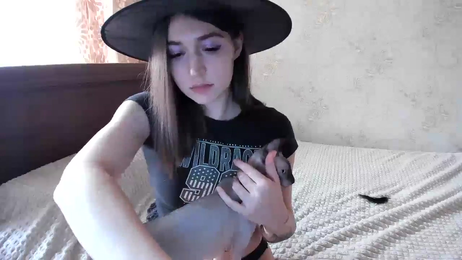 Gallery image thumbnail from lifethebest's myfreecams stream on, 10/23/2024, 08:08 image 17 of 20
