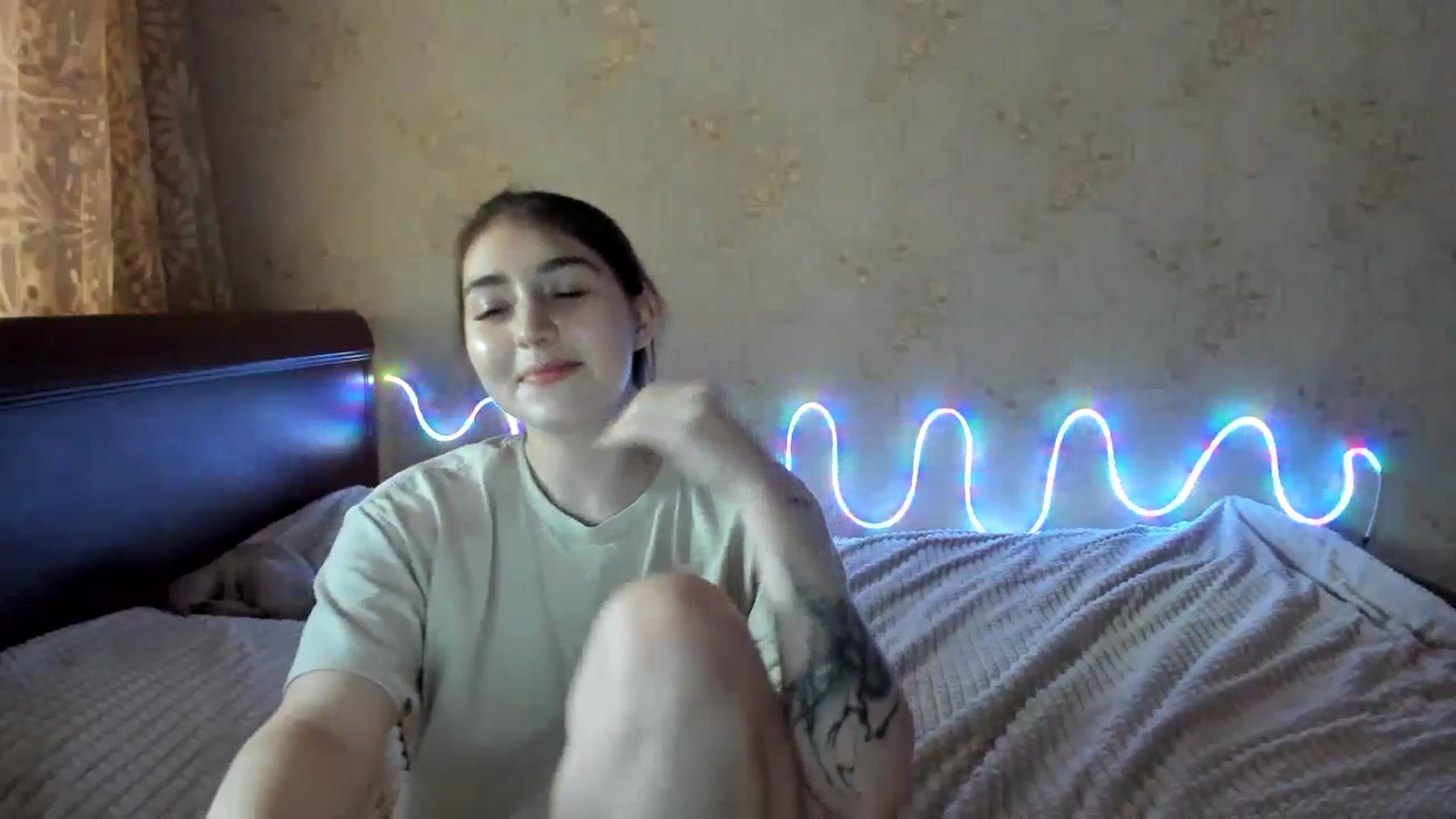 Gallery image thumbnail from lifethebest's myfreecams stream on, 12/17/2024, 09:20 image 9 of 20