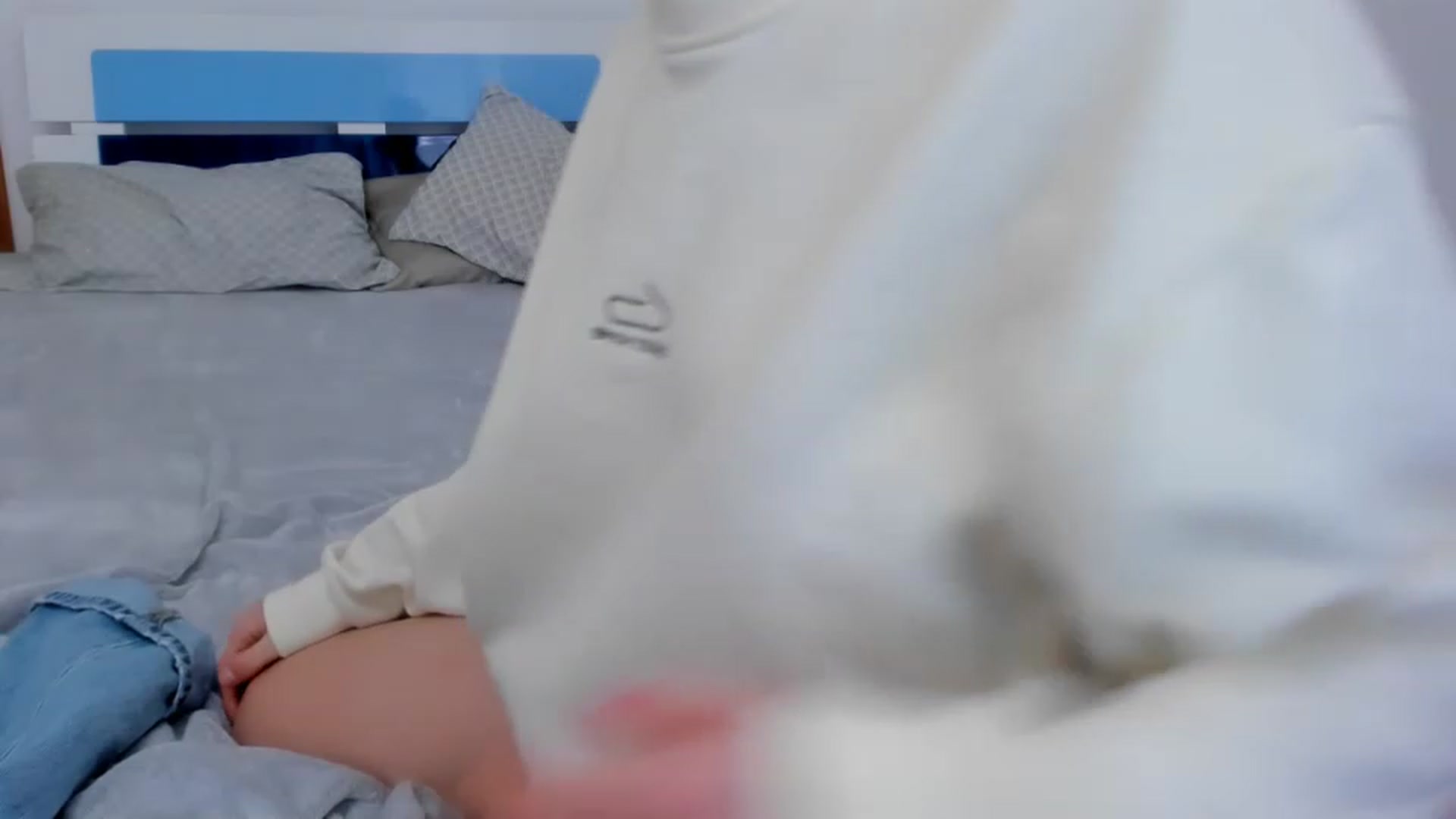 Gallery image thumbnail from light_ning_'s myfreecams stream on, 12/01/2022, 12:38 image 17 of 20
