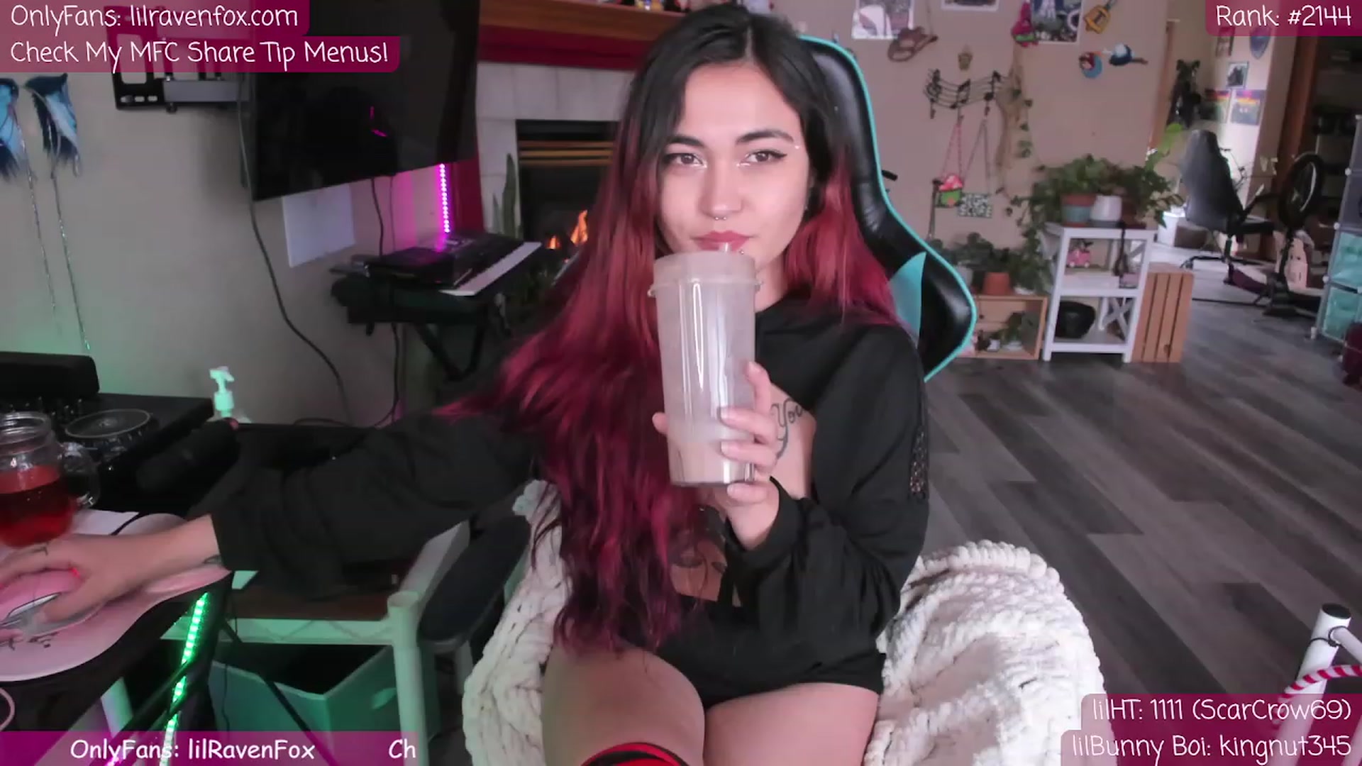 Gallery image thumbnail from lilRavenFox's myfreecams stream on, 04/22/2023, 19:42 image 11 of 20