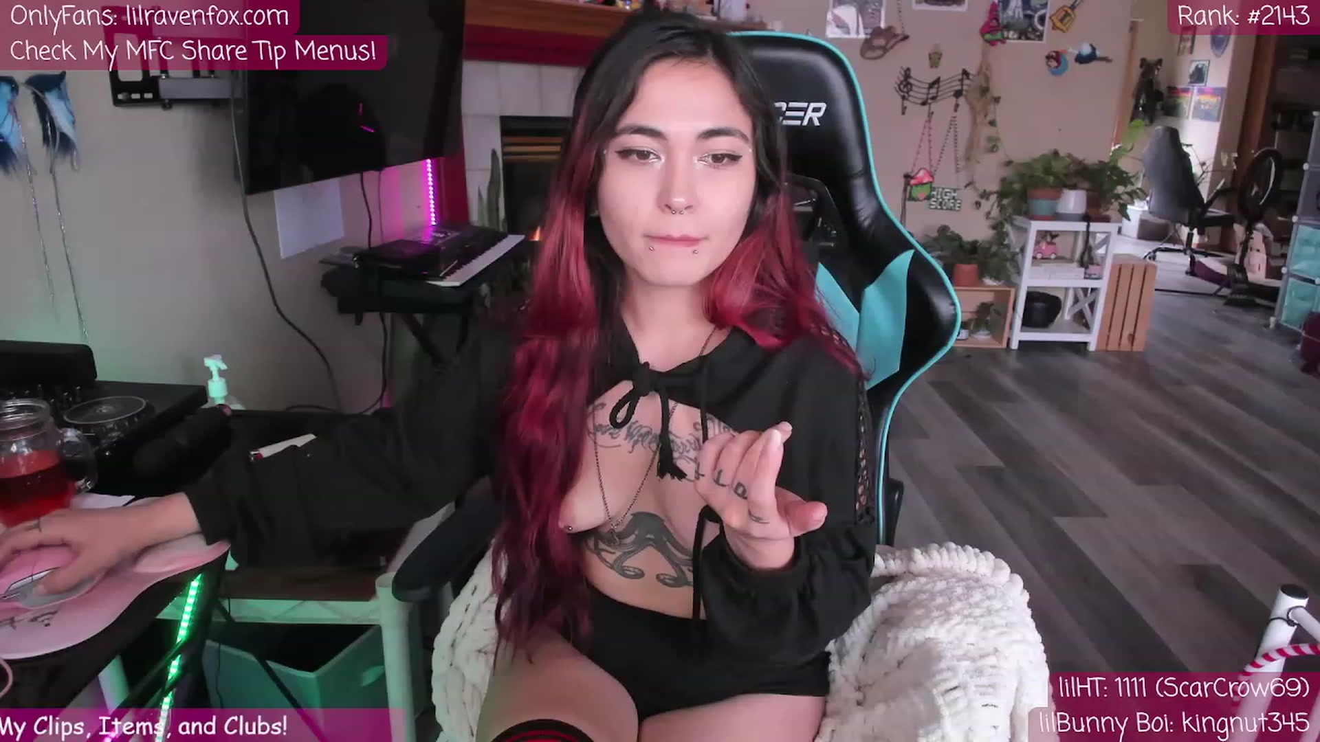 Gallery image thumbnail from lilRavenFox's myfreecams stream on, 04/22/2023, 19:42 image 13 of 20