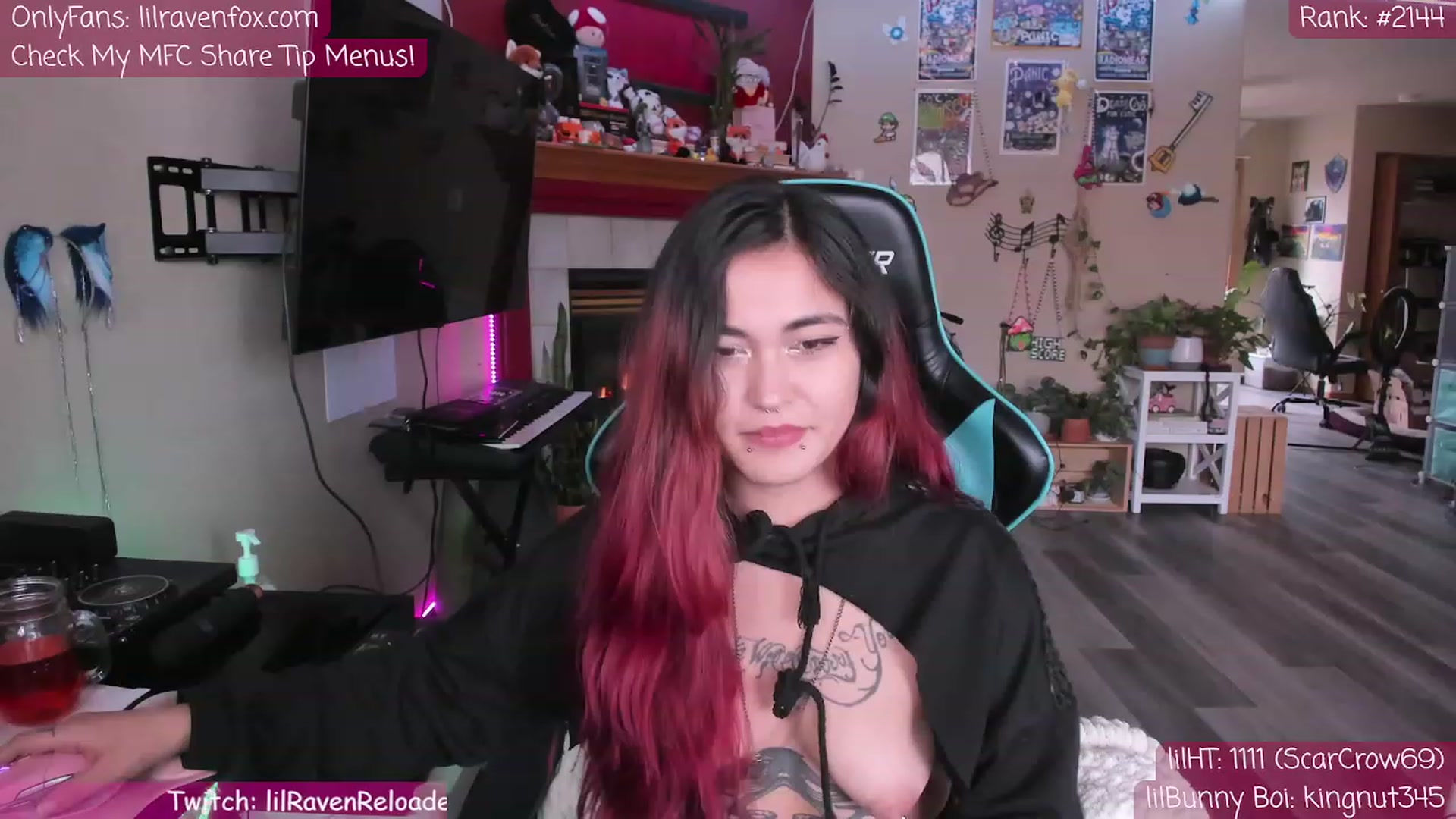 Gallery image thumbnail from lilRavenFox's myfreecams stream on, 04/22/2023, 19:42 image 10 of 20