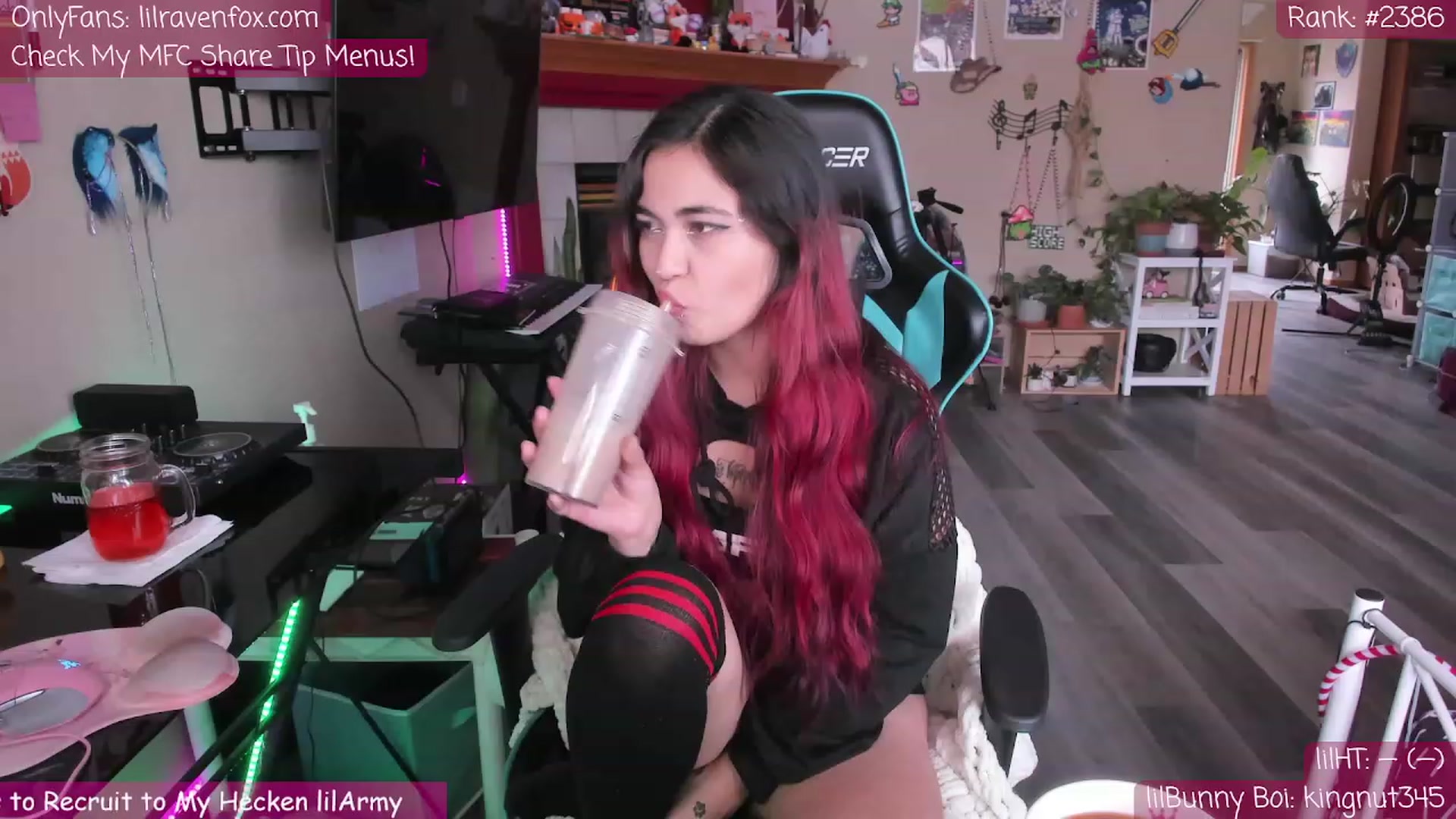 Gallery image thumbnail from lilRavenFox's myfreecams stream on, 04/22/2023, 19:42 image 2 of 20