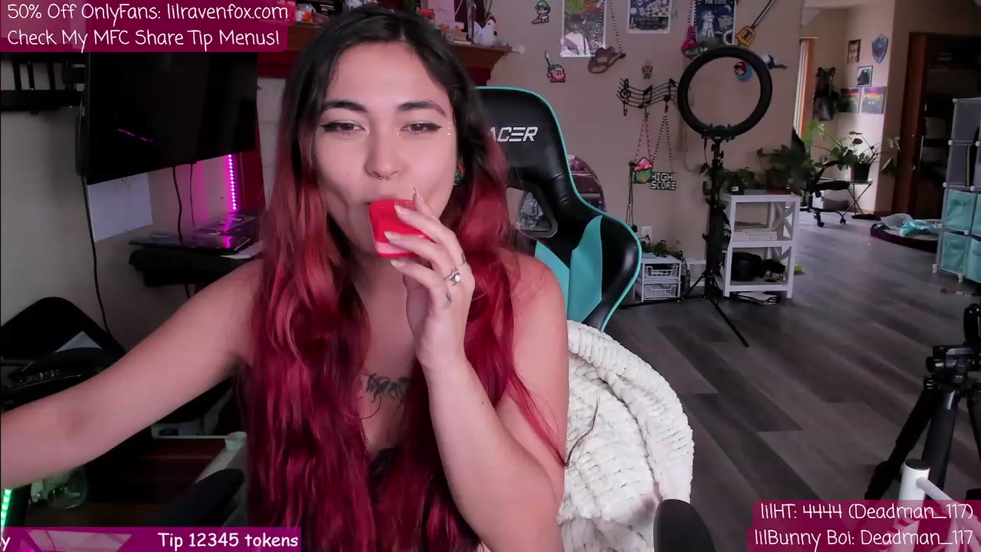 Gallery image thumbnail from lilRavenFox's myfreecams stream on, 05/02/2023, 23:10 image 4 of 20