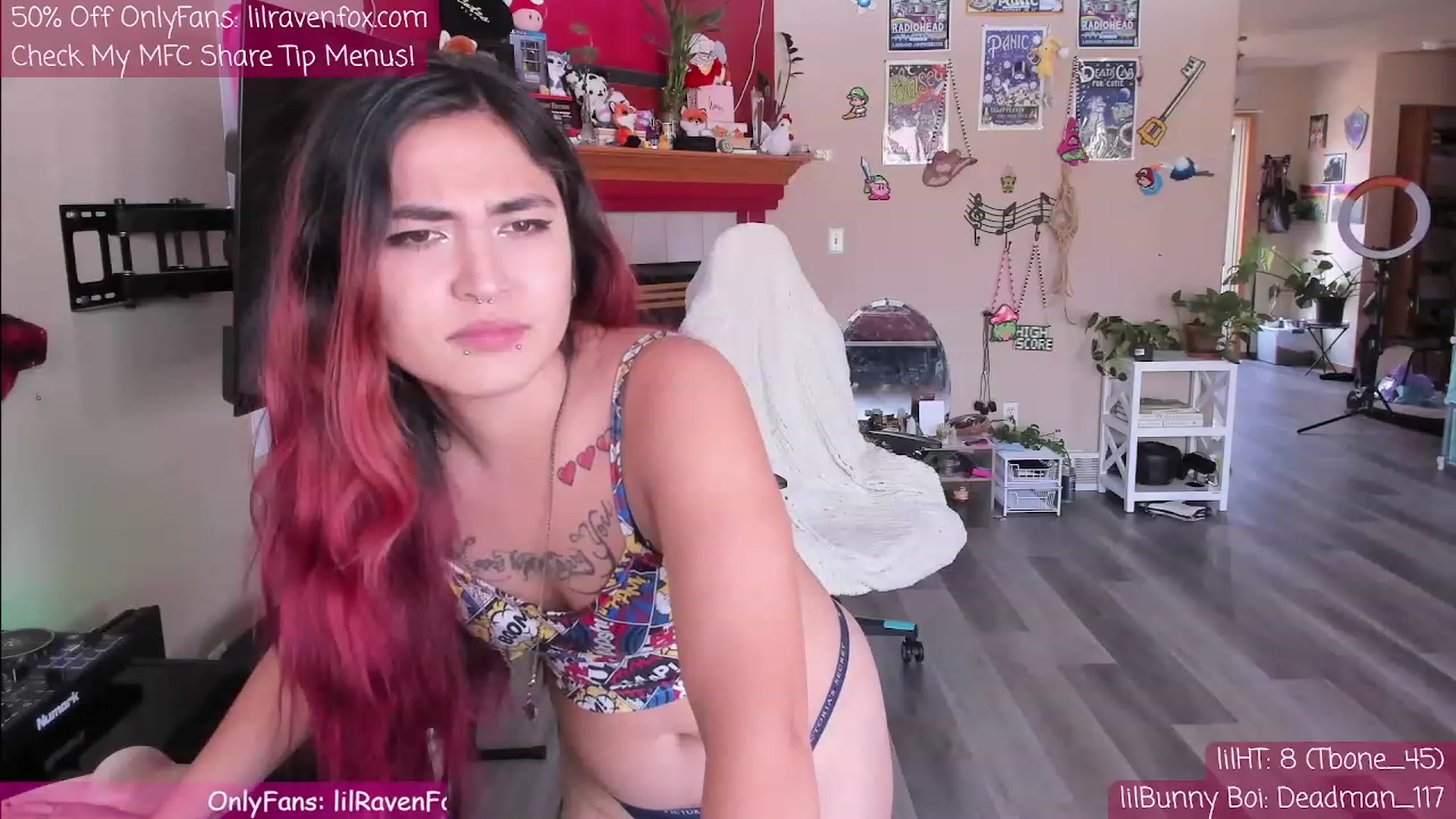 Gallery image thumbnail from lilRavenFox's myfreecams stream on, 05/03/2023, 20:40 image 12 of 20