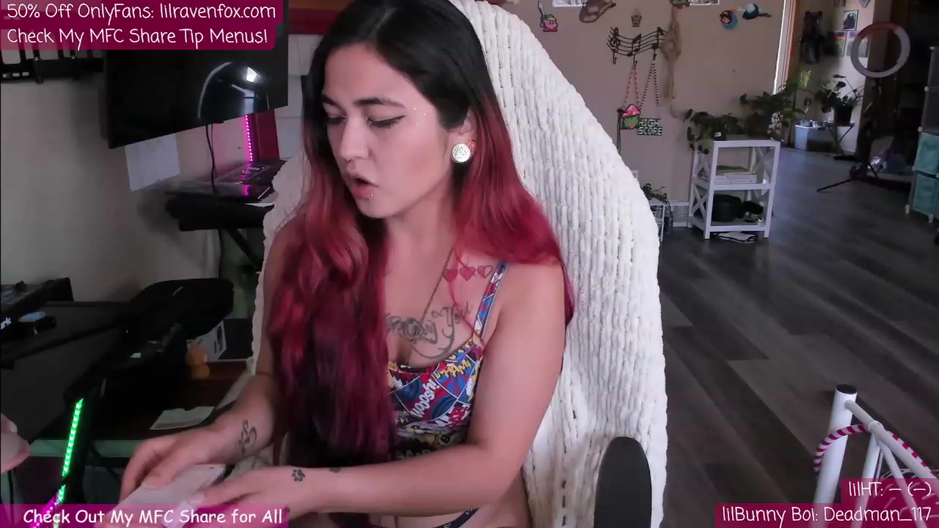 Gallery image thumbnail from lilRavenFox's myfreecams stream on, 05/03/2023, 20:40 image 3 of 20