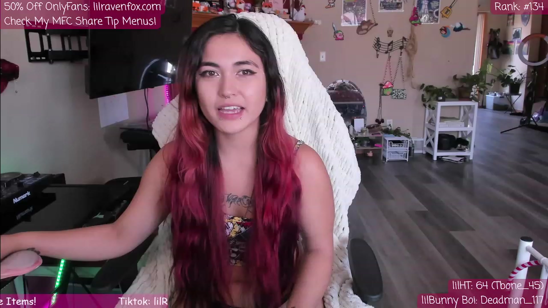 Gallery image thumbnail from lilRavenFox's myfreecams stream on, 05/03/2023, 20:40 image 20 of 20