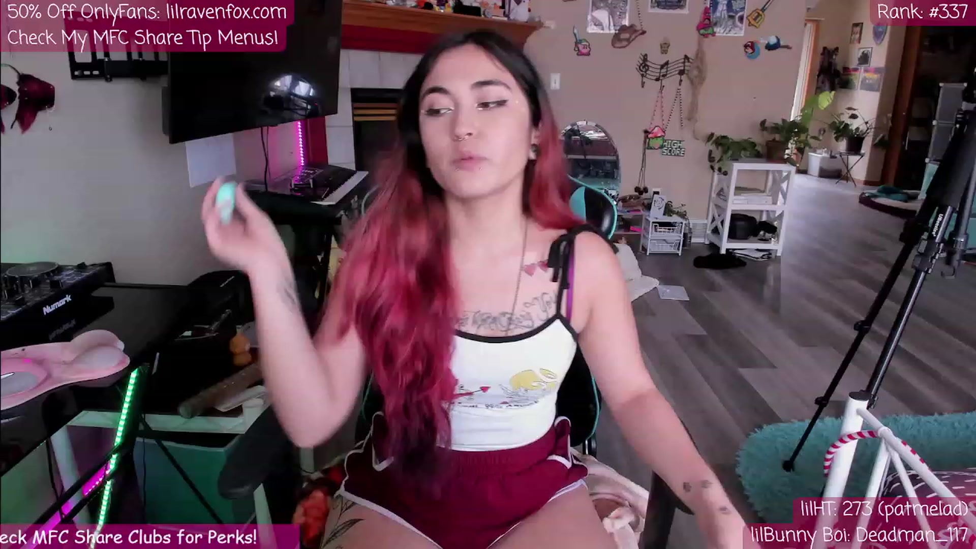 Gallery image thumbnail from lilRavenFox's myfreecams stream on, 05/05/2023, 20:44 image 7 of 20
