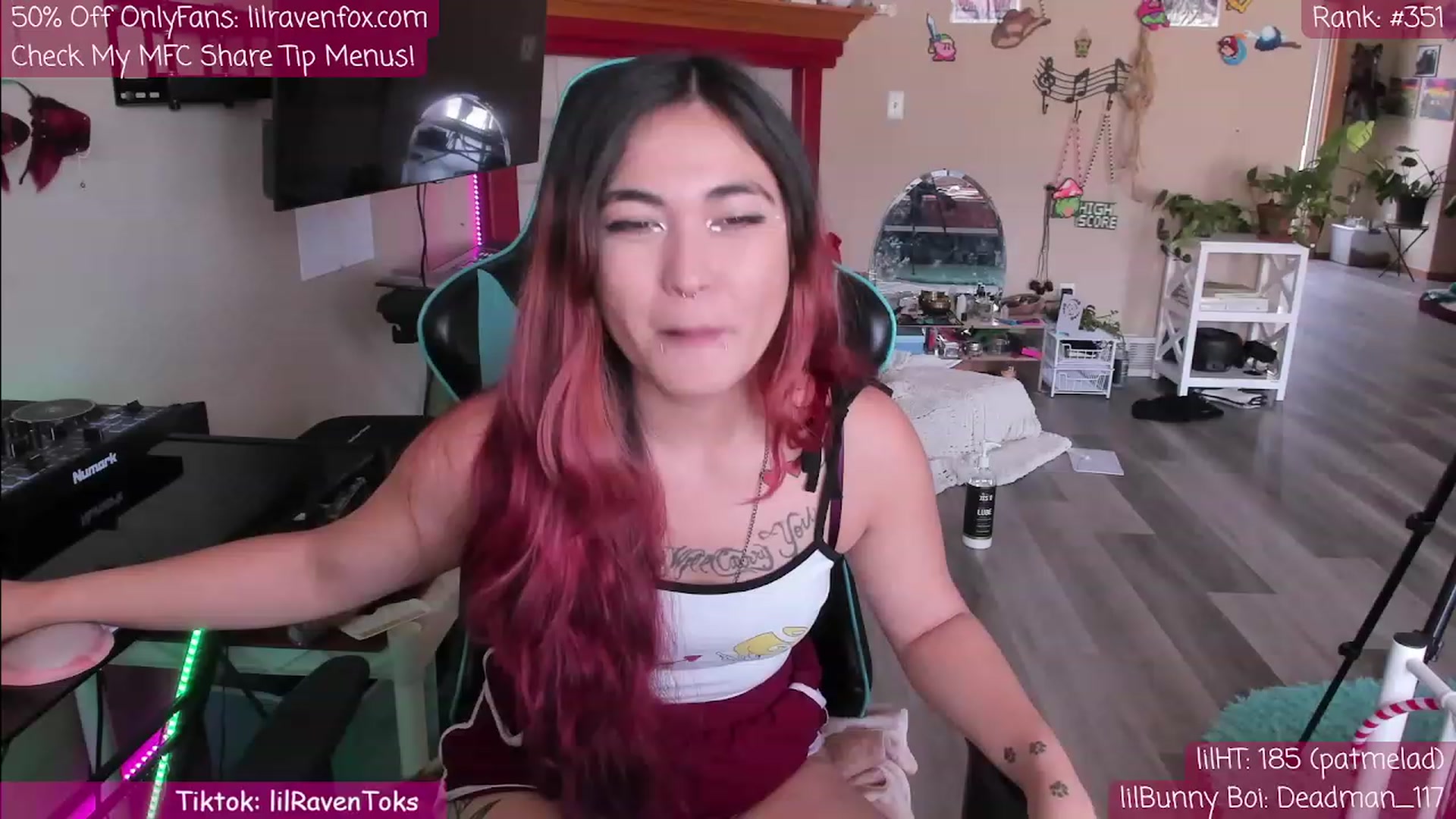 Gallery image thumbnail from lilRavenFox's myfreecams stream on, 05/05/2023, 20:44 image 1 of 20