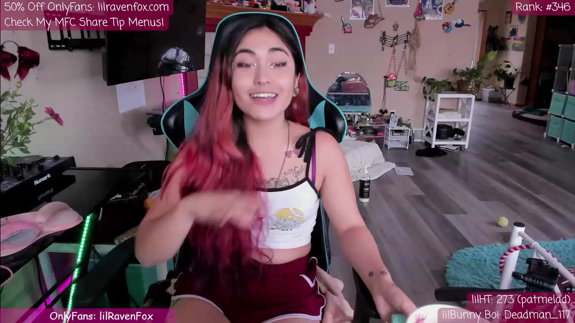 Gallery image thumbnail from lilRavenFox's myfreecams stream on, 05/05/2023, 20:44 image 17 of 20