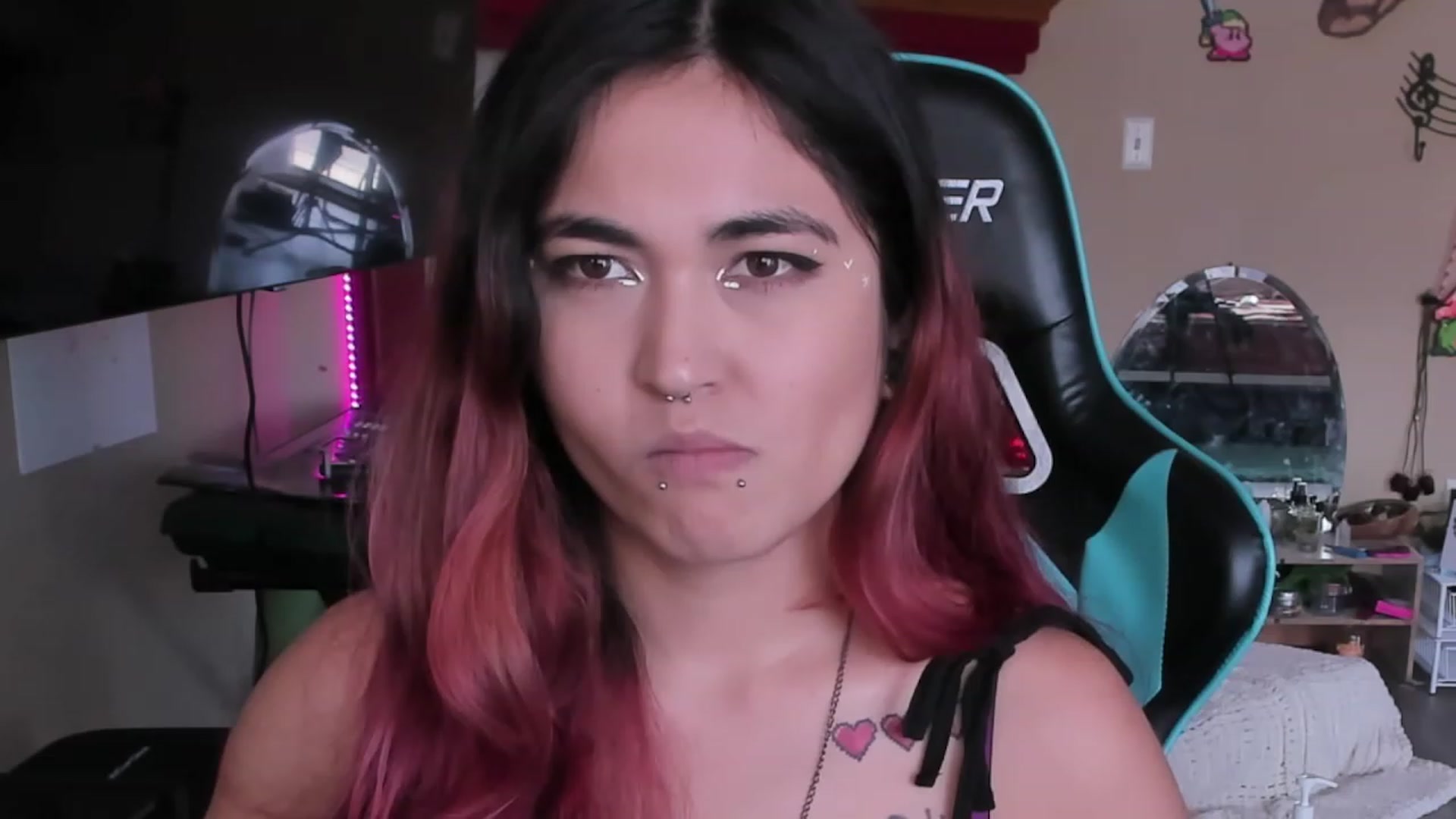 Gallery image thumbnail from lilRavenFox's myfreecams stream on, 05/05/2023, 20:44 image 3 of 20