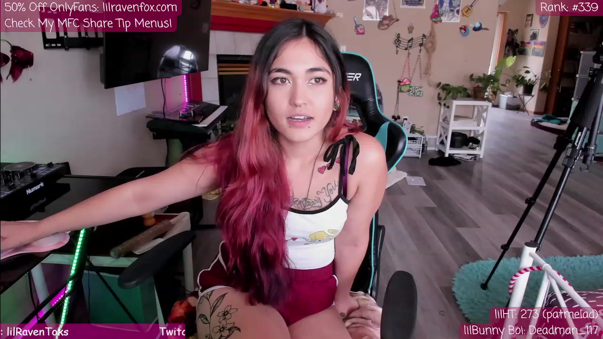 Gallery image thumbnail from lilRavenFox's myfreecams stream on, 05/05/2023, 20:44 image 10 of 20